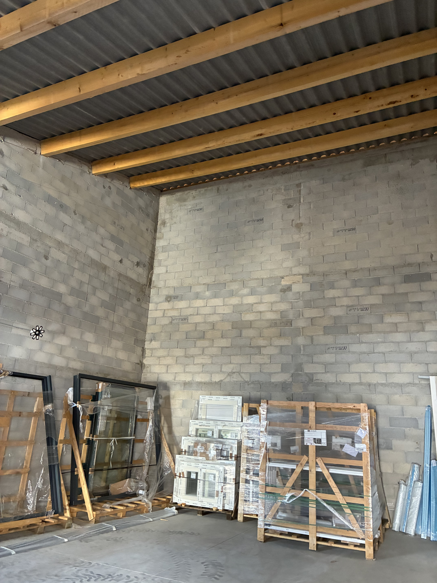 Entrepôt à louer à Tourrettes, 80 m² – photo 2 sur 2