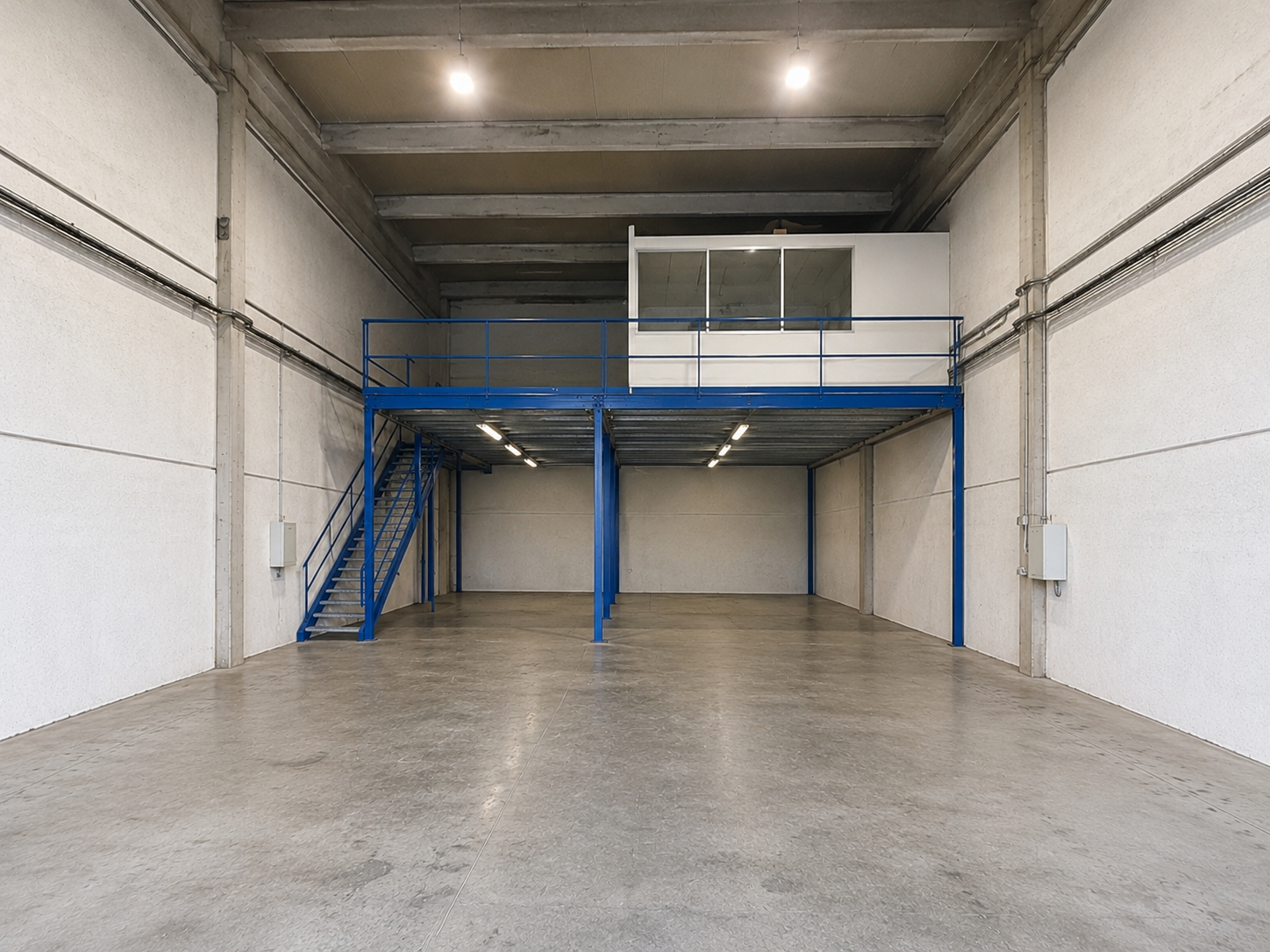 Local d'activité à louer à Puget sur argens, 300 m² – photo 1 sur 6