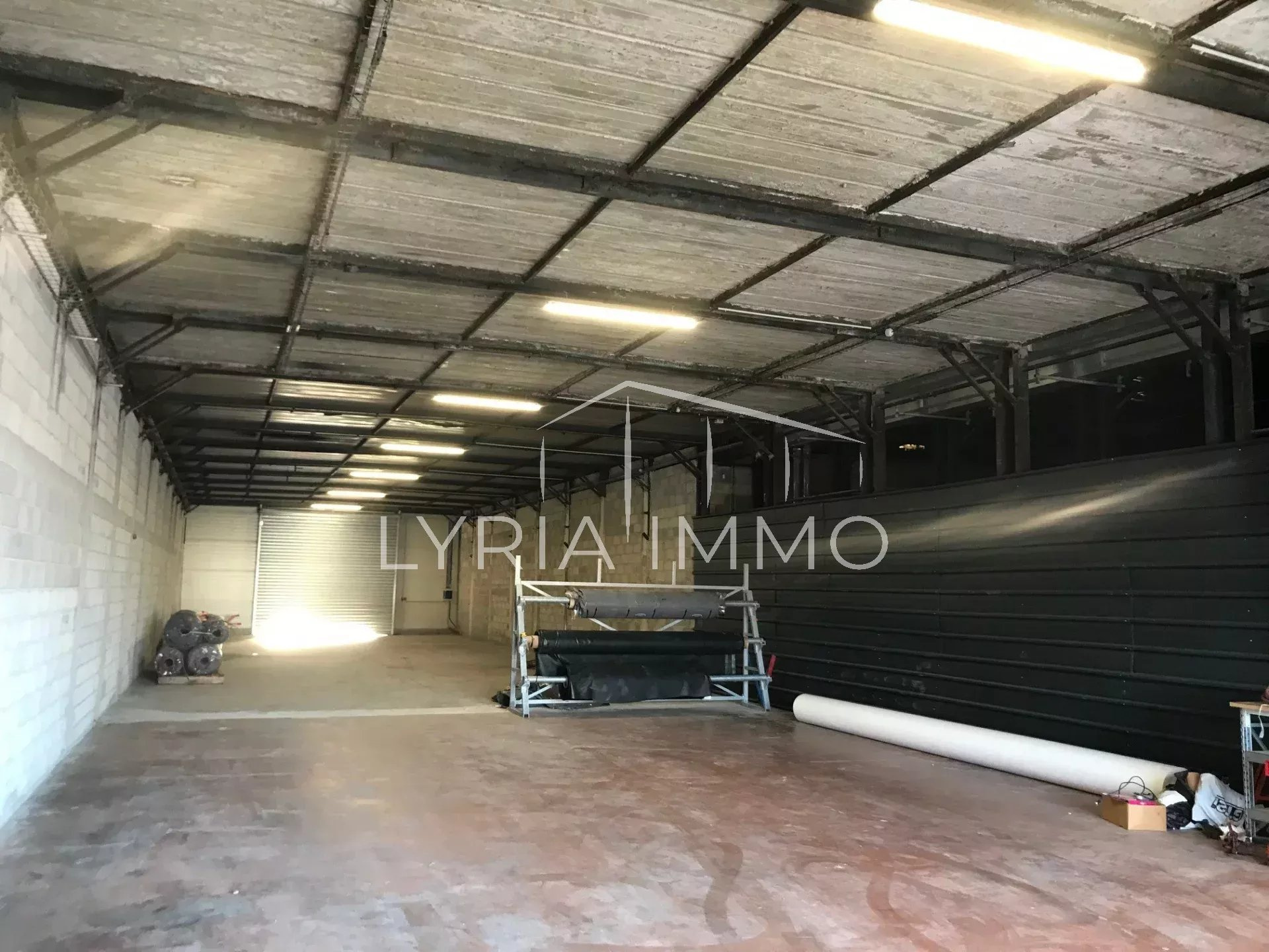 Local d'activité à louer à Le luc, 200 m² – photo 3 sur 3