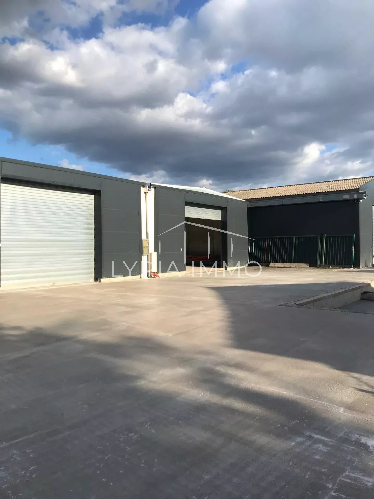 Local d'activité à louer à Le luc, 200 m² – photo 2 sur 3