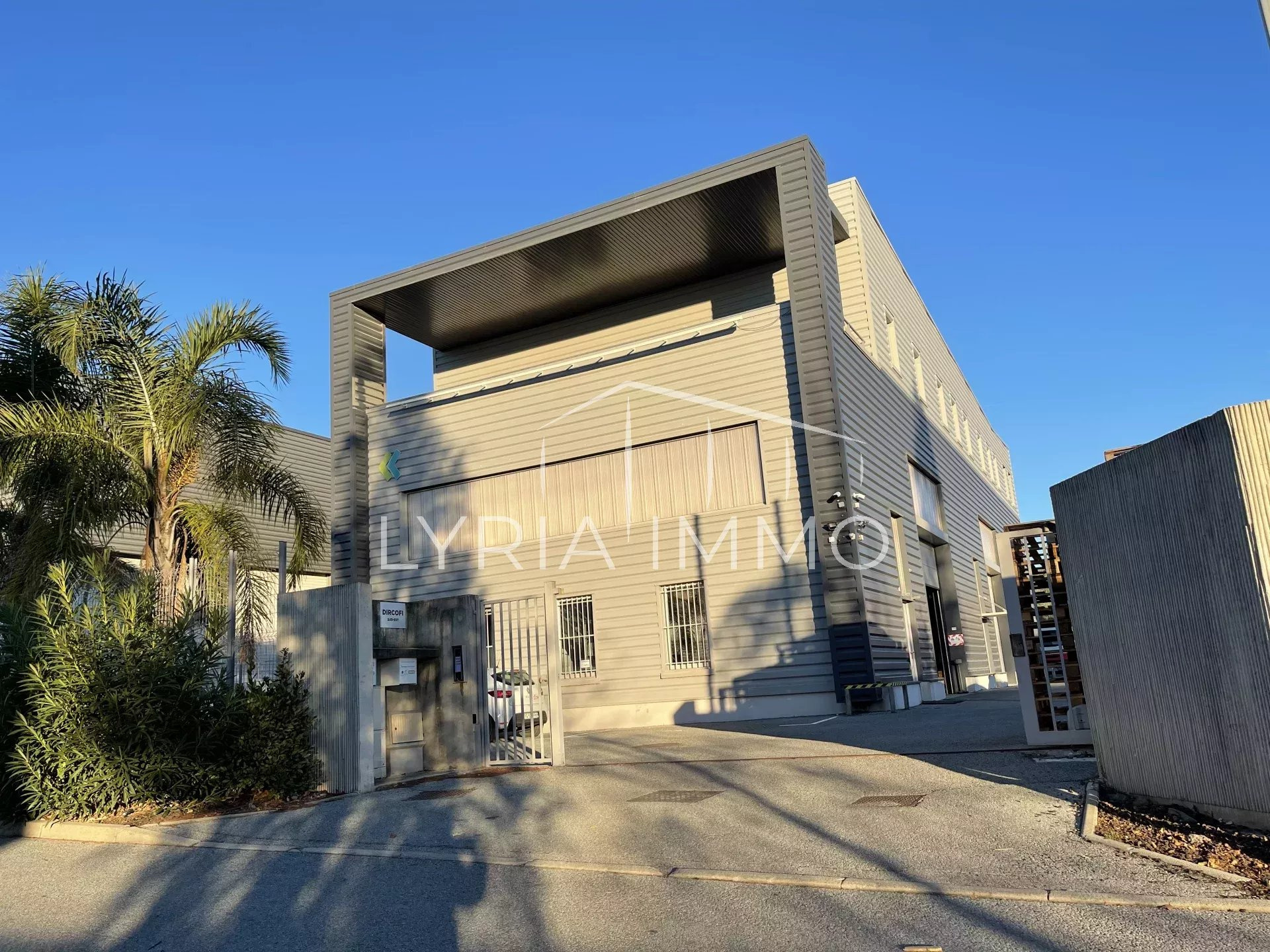 Bureau à louer à Frejus, 166 m² – photo 1 sur 10