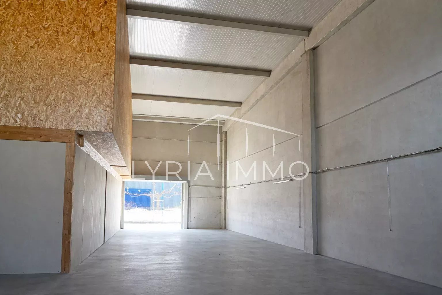 Local d'activité à louer à Le muy, 120 m², 2 pièces – photo 2 sur 2