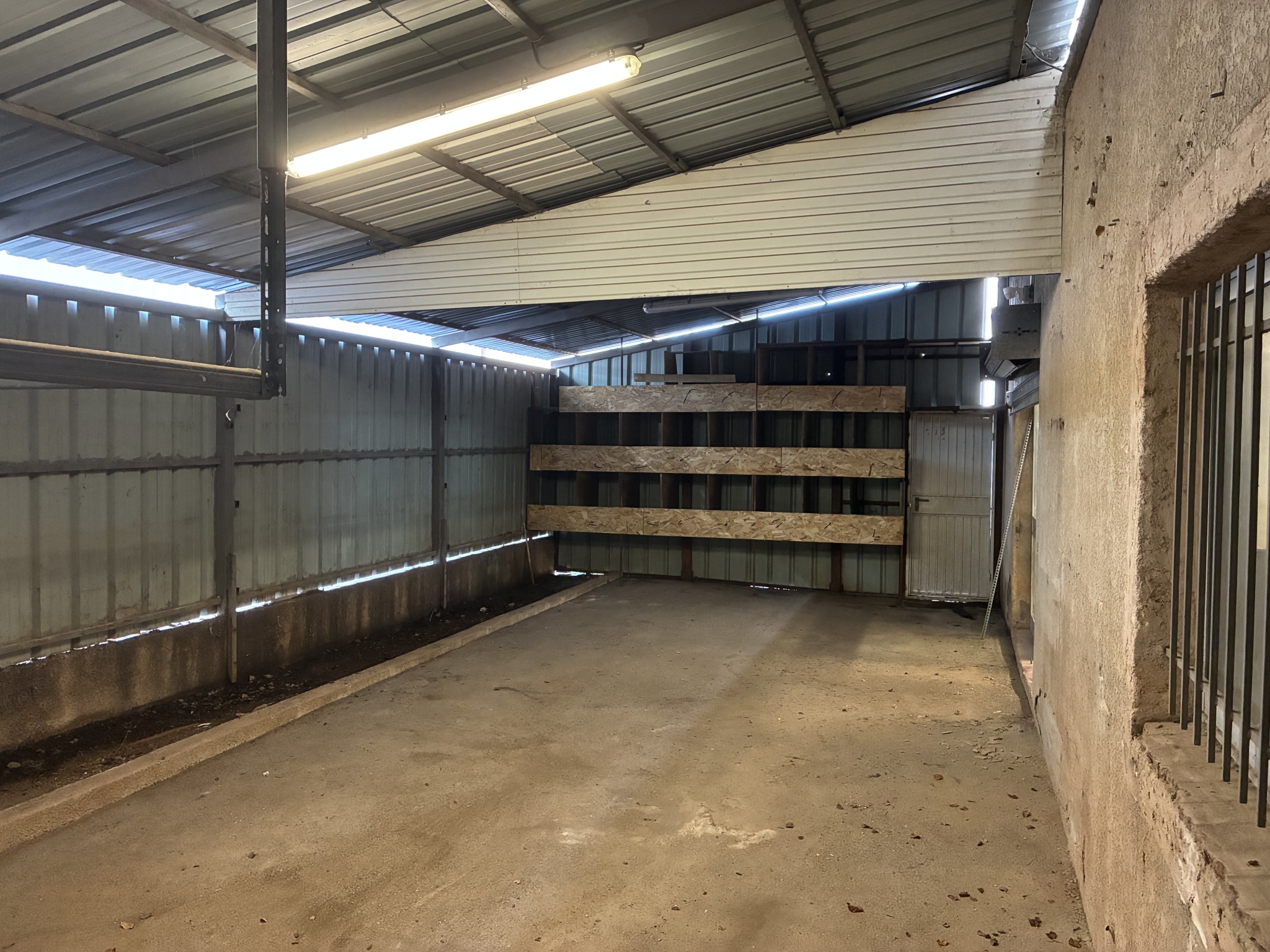 Local d'activité à louer à Frejus, 460 m² – photo 2 sur 8