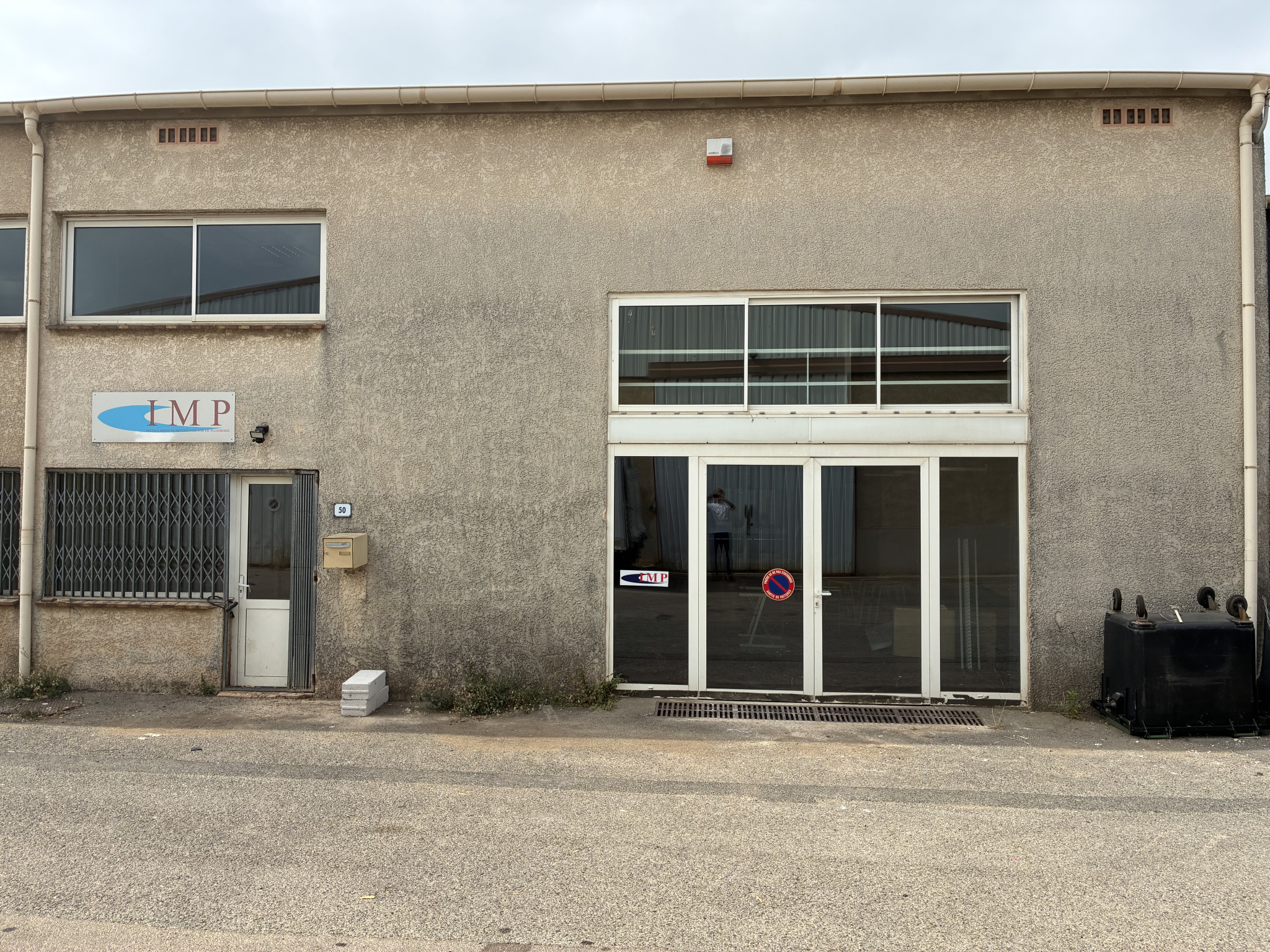 Local d'activité à louer à Frejus, 460 m² – photo 1 sur 8