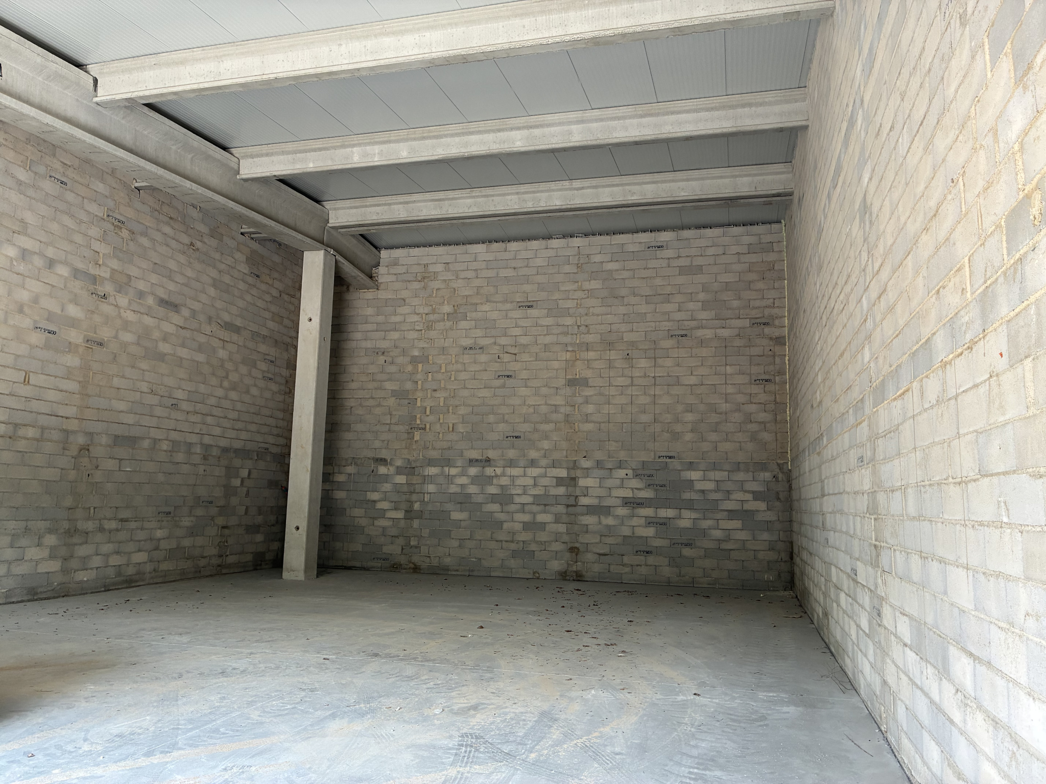 Entrepôt à louer à Montauroux, 211 m² – photo 1 sur 5