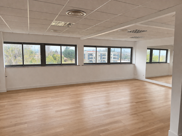 Bureau à louer à Frejus, 90 m² – photo 1 sur 2