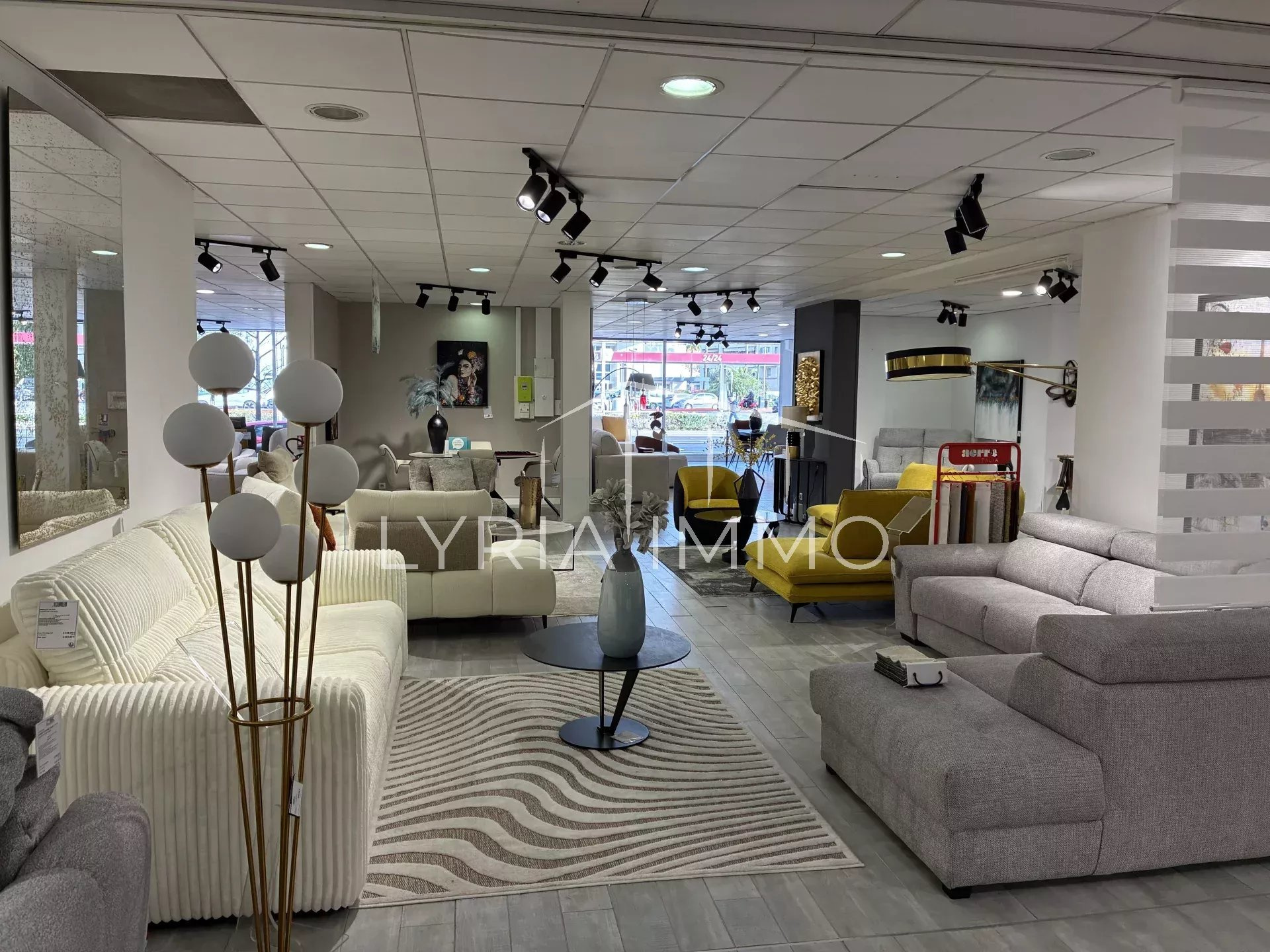 Local commercial à louer à Cannes, 995 m² – photo 3 sur 5