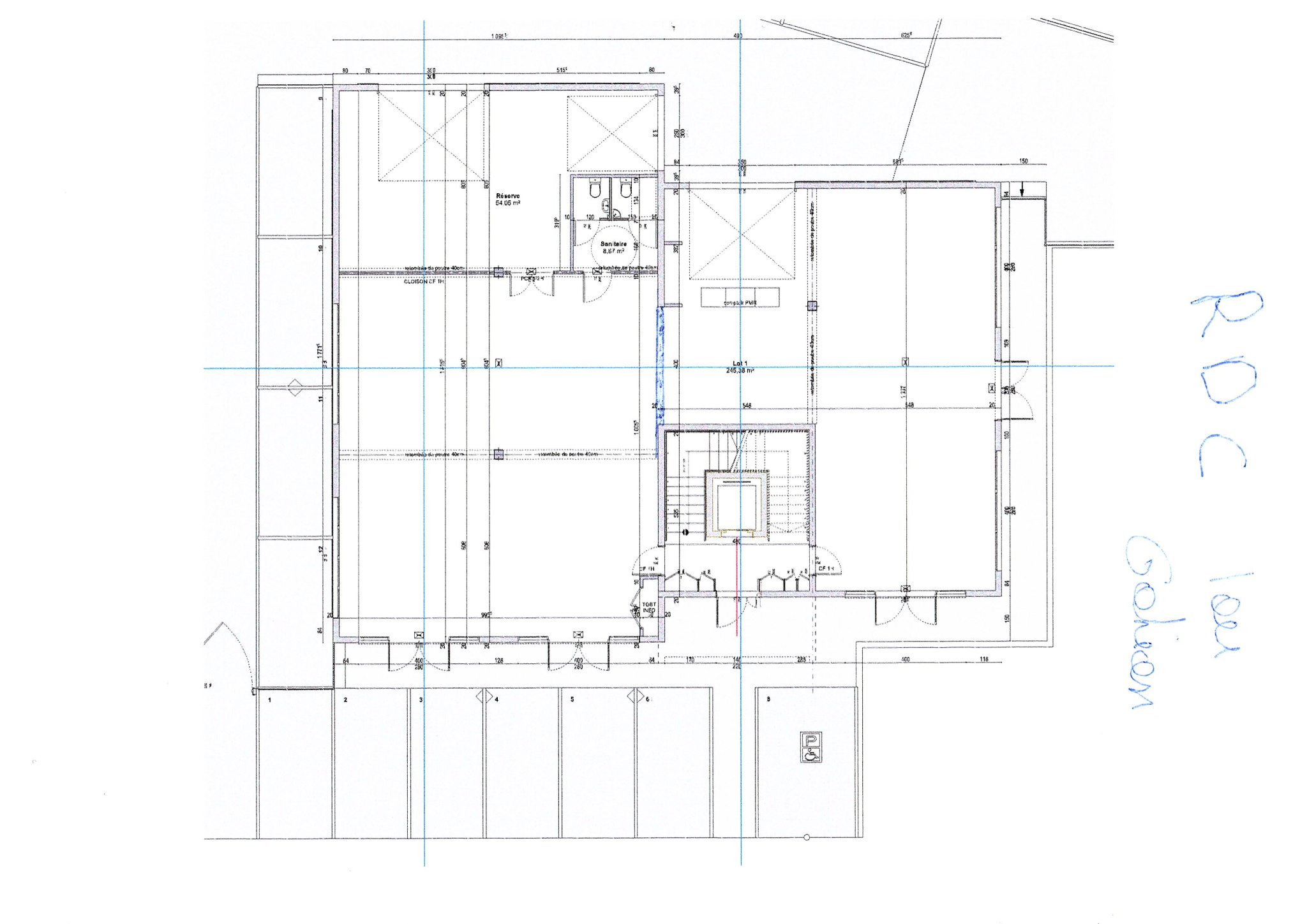 Local commercial à louer à Frejus, 320 m² – photo 2 sur 2