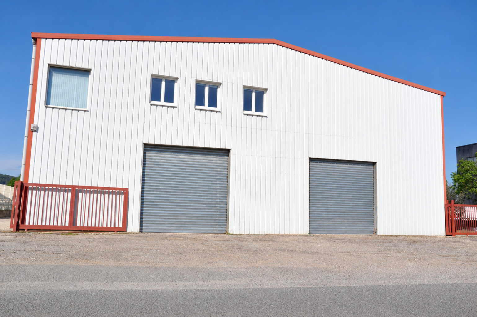 Local d'activité à louer à Le muy, 323 m² – photo 1 sur 7