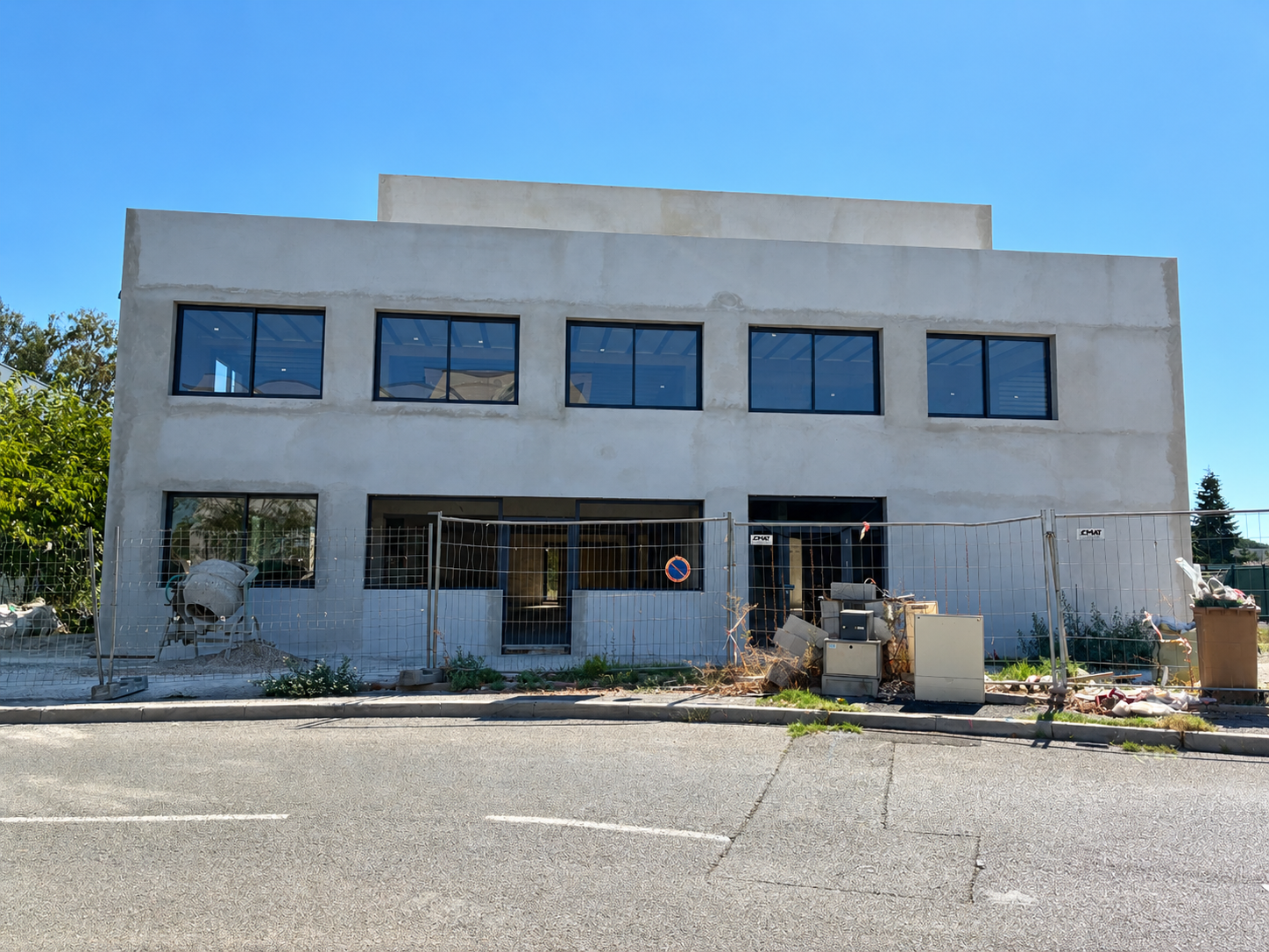Local commercial à vendre à Frejus, 939 m² – photo 1 sur 6