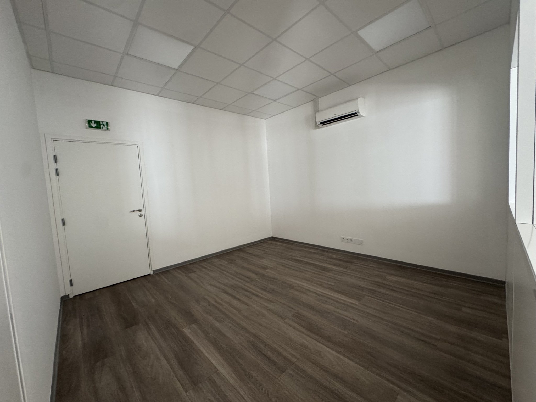 Bureau à louer à Frejus, 97 m² – photo 2 sur 4