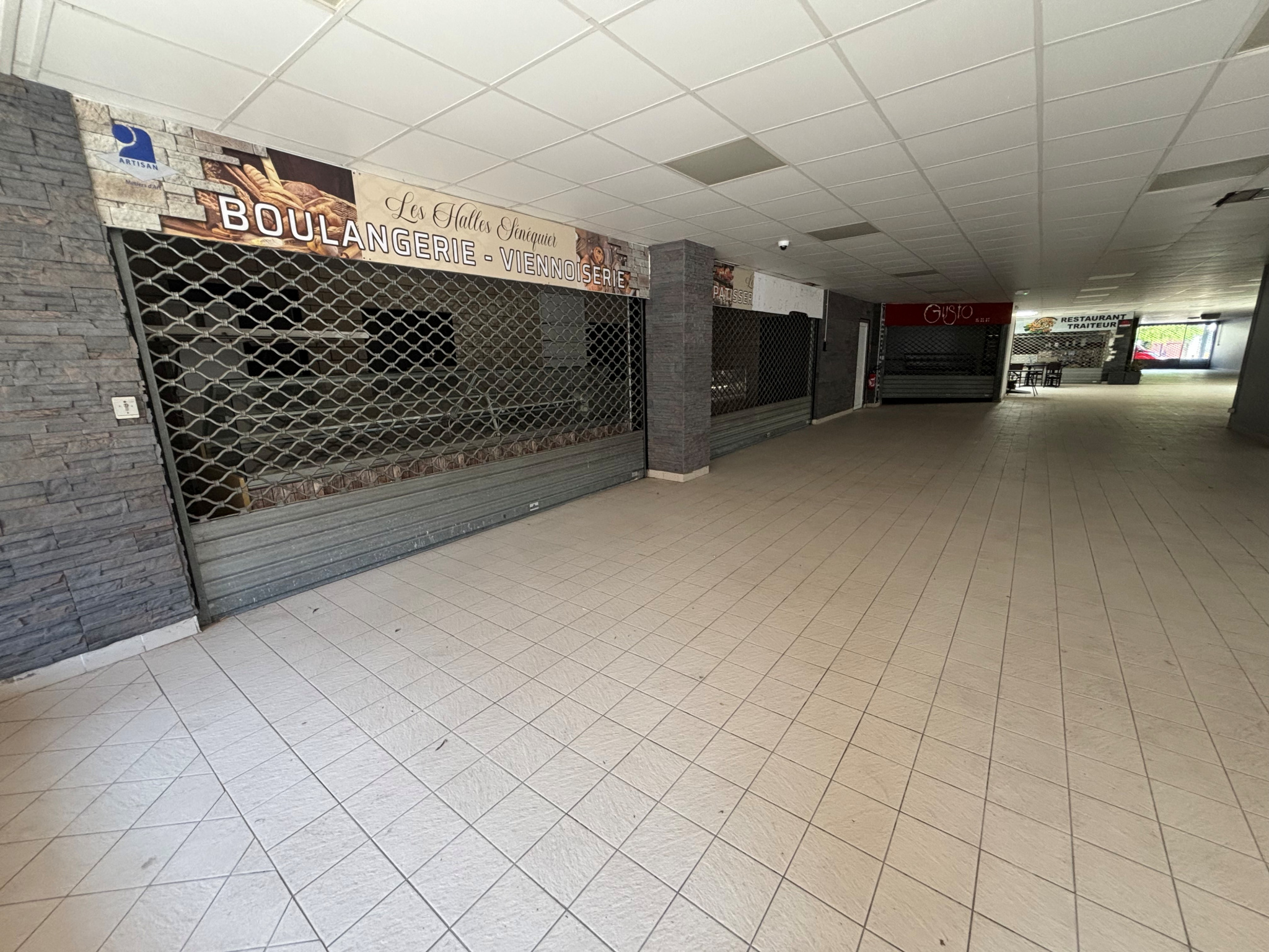 Local commercial à louer à Frejus, 120 m² – photo 2 sur 10