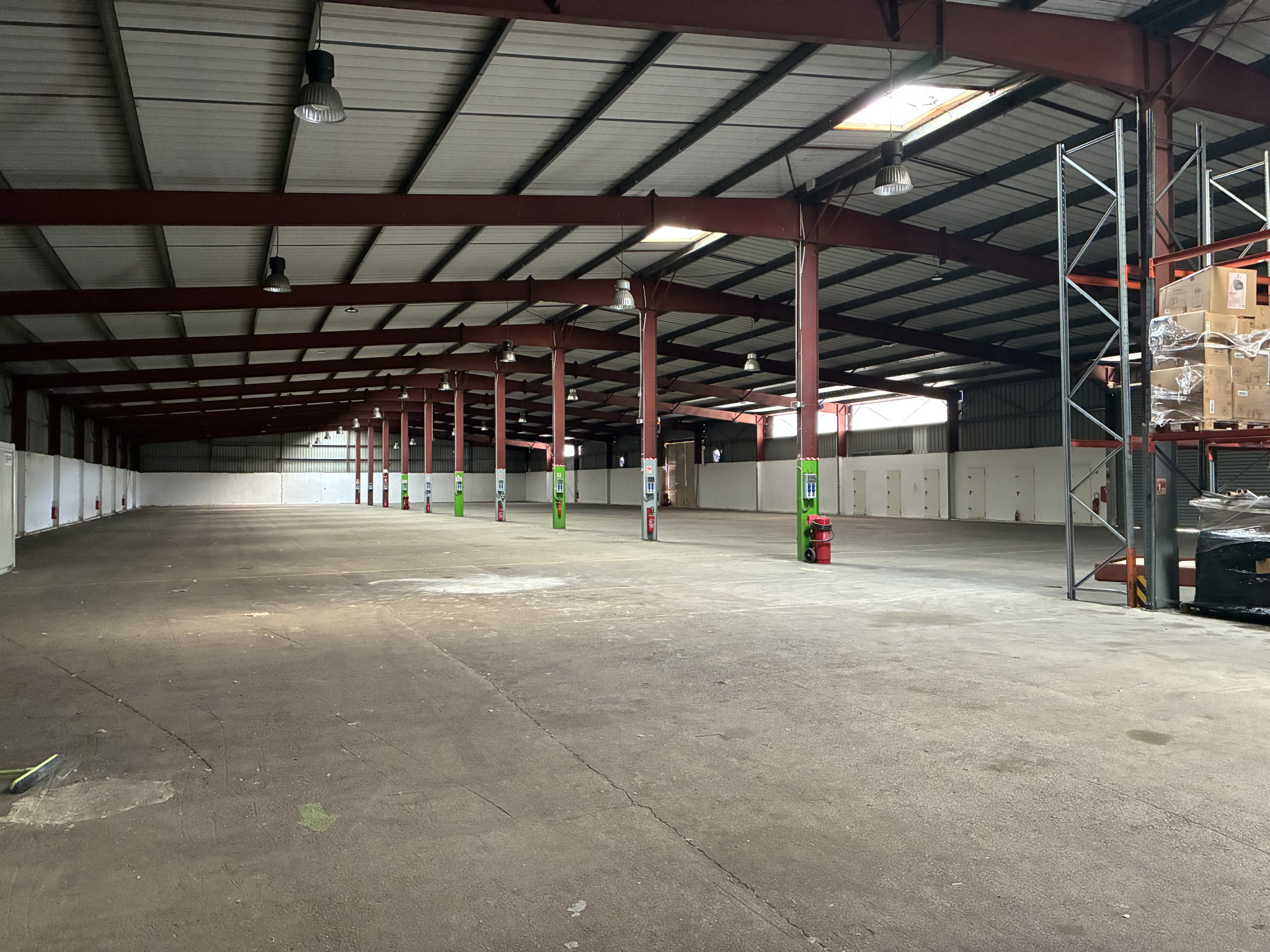 Entrepôt à louer à Le muy, 3 700 m² – photo 3 sur 5