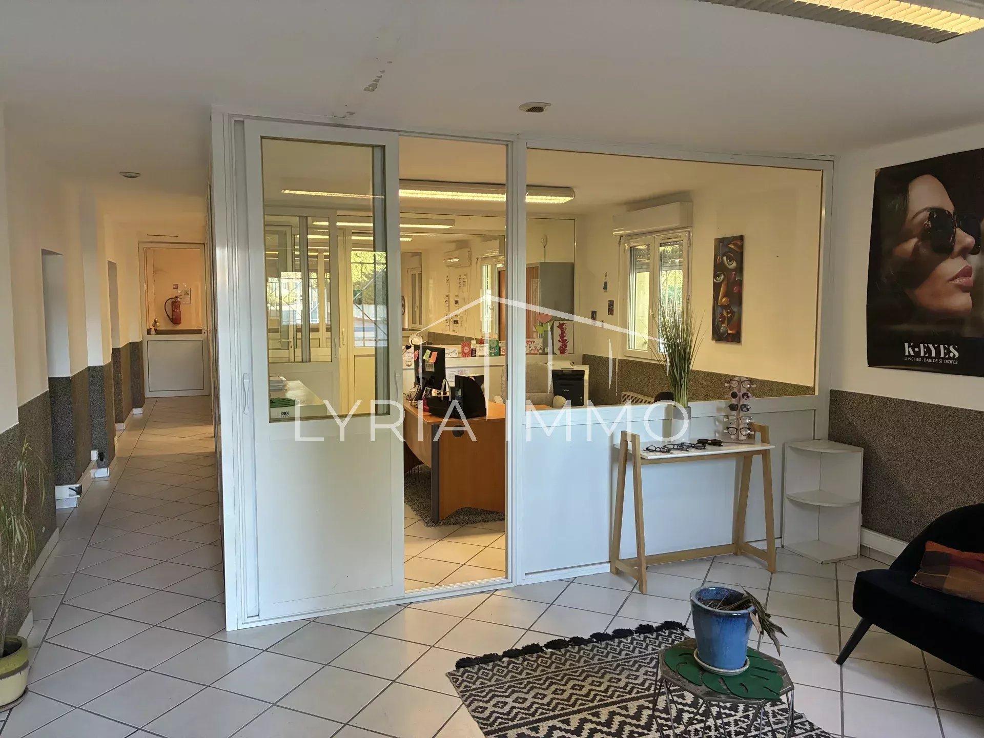 Local d'activité à vendre à Le muy, 800 m², 8 pièces – photo 3 sur 7