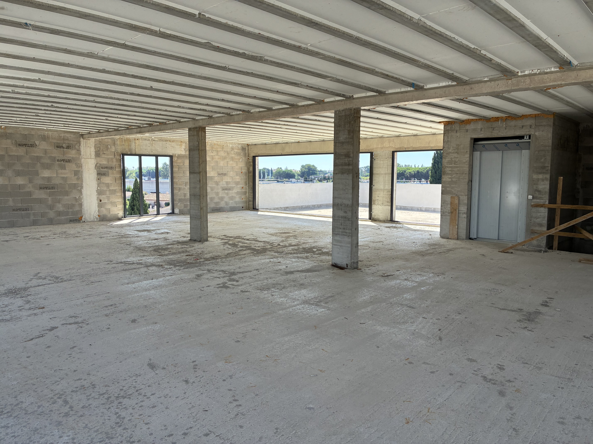Local commercial à vendre à Frejus, 180 m² – photo 1 sur 6