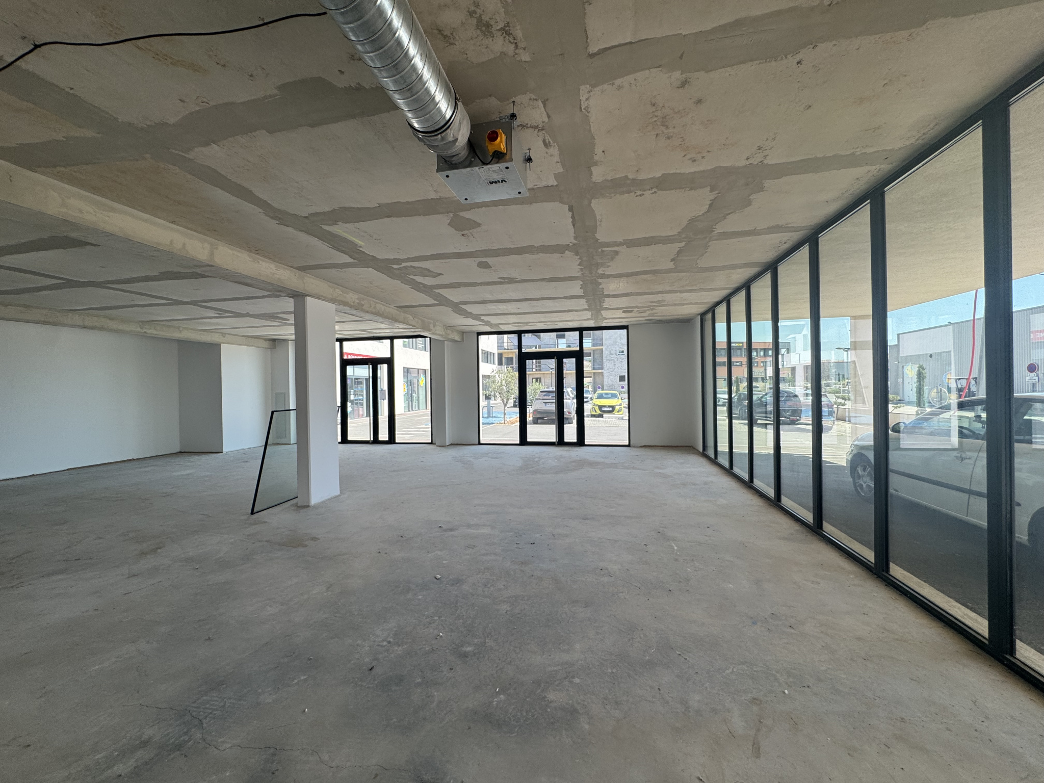 Local commercial à louer à Le luc, 157 m² – photo 1 sur 4