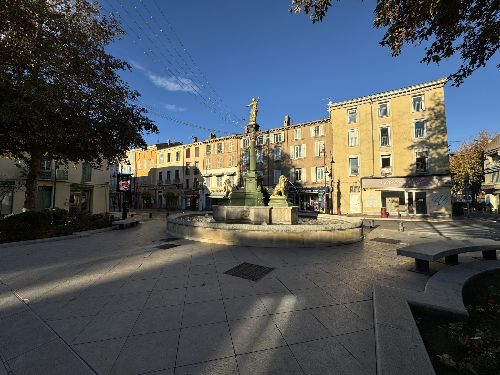 Local commercial à louer à Vidauban, 60 m² – photo 1 sur 3
