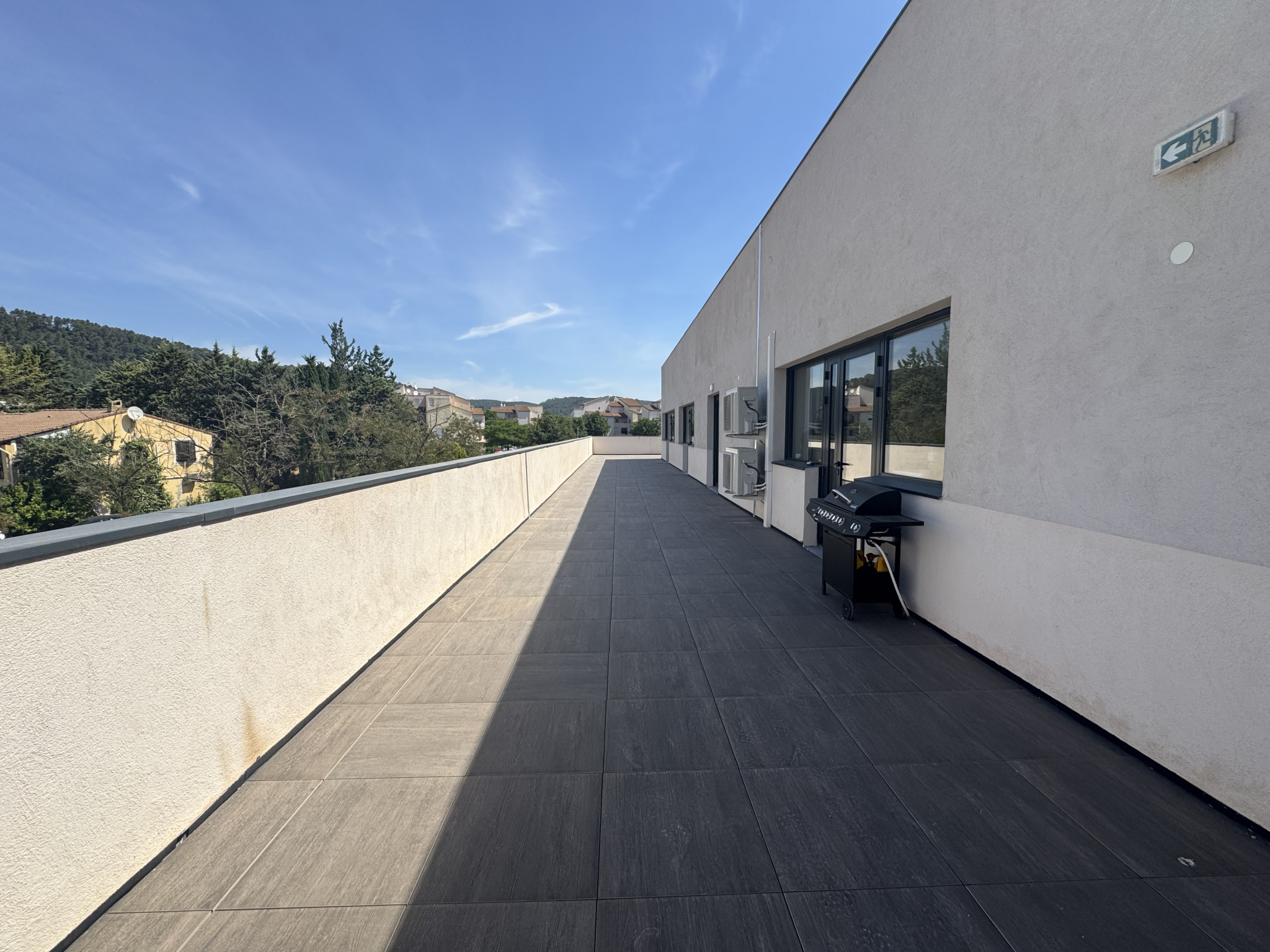Bureau à louer à Le luc, 152 m² – photo 3 sur 4
