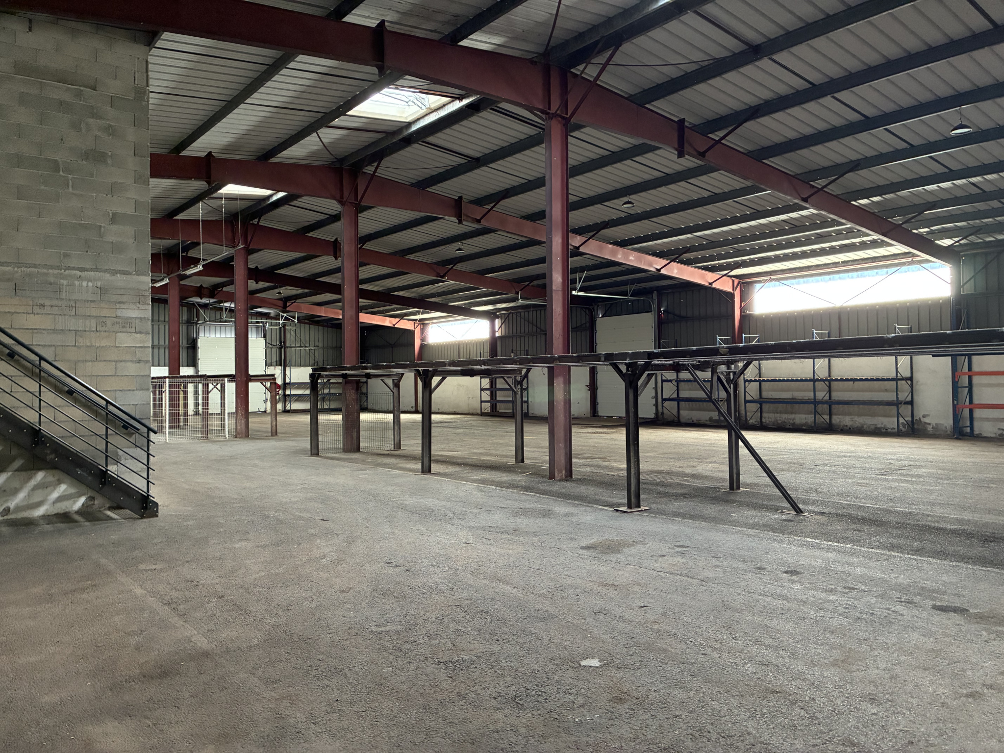 Entrepôt à louer à Le muy, 1 800 m² – photo 2 sur 5