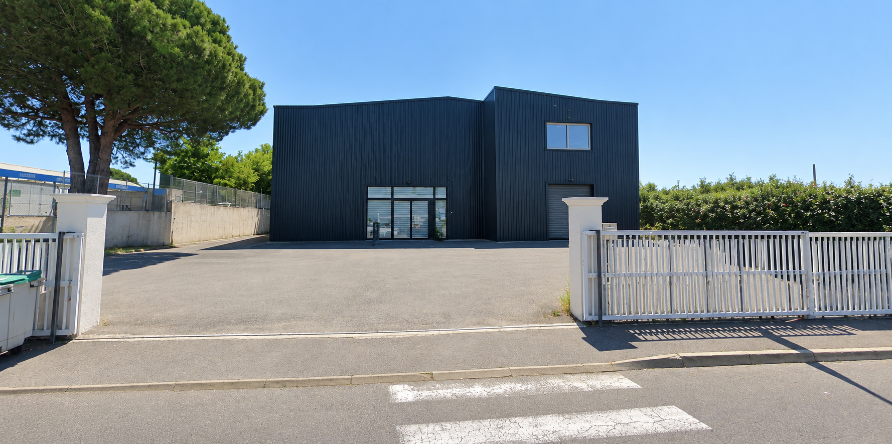 Local commercial à louer à Frejus, 570 m² – photo 1 sur 1