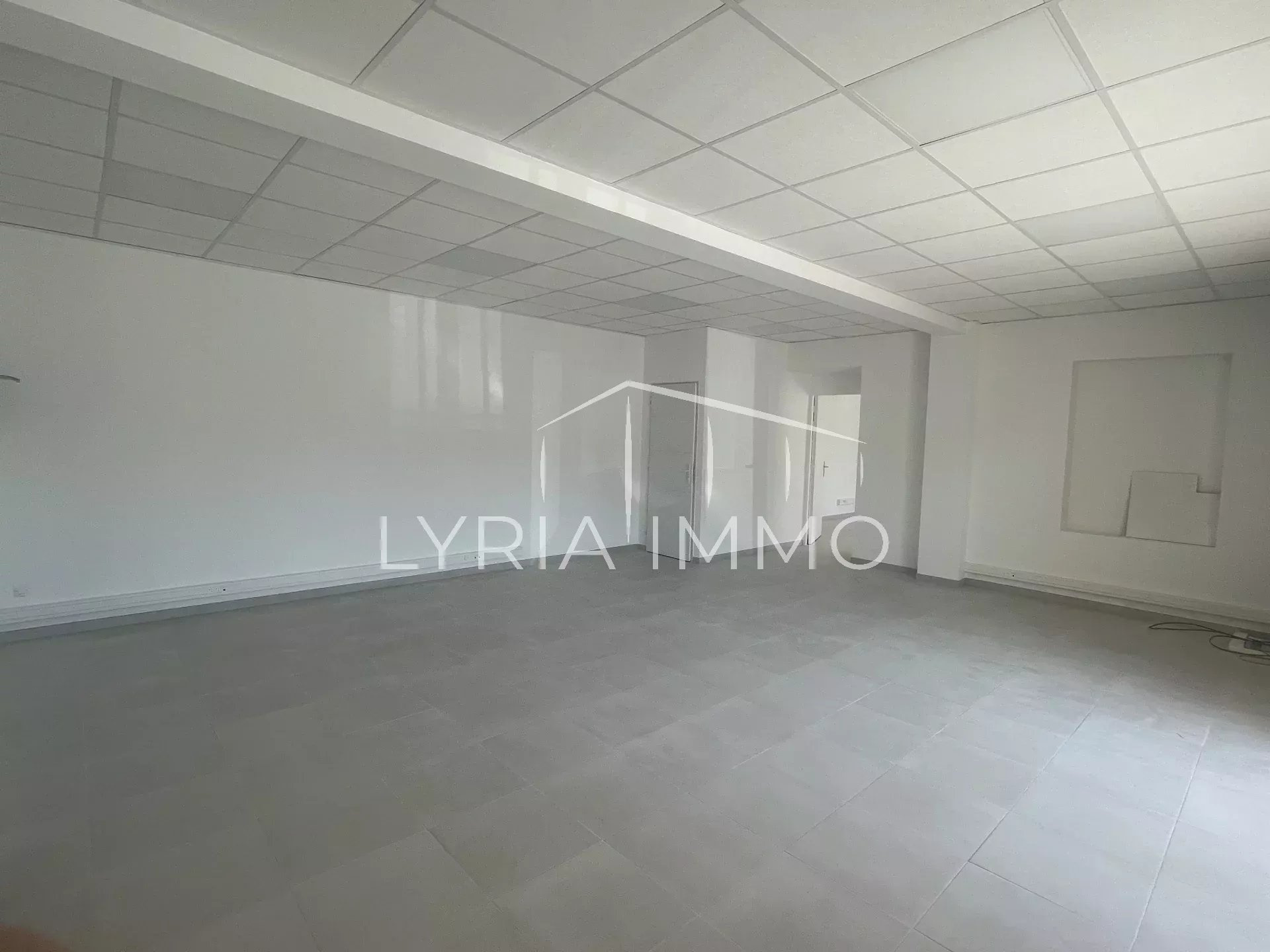 Local commercial à louer à Frejus, 85 m², 2 pièces – photo 3 sur 4