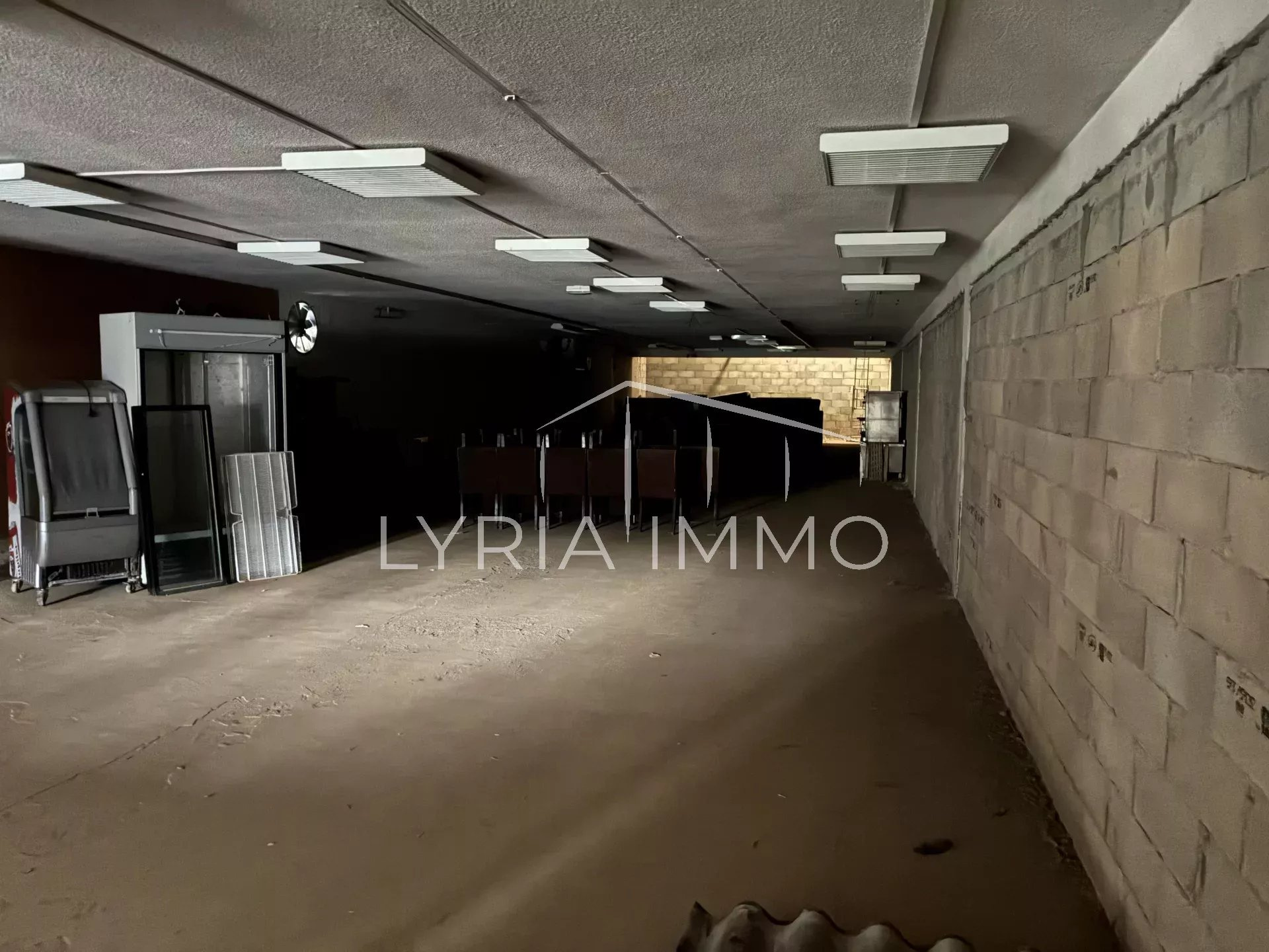 Local d'activité à louer à Frejus, 500 m², 1 pièce – photo 2 sur 3