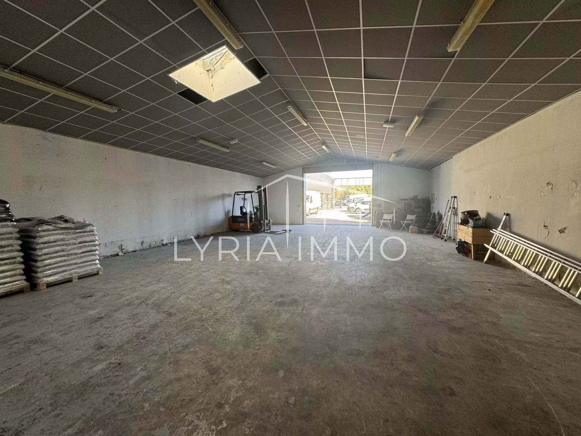 Local commercial à vendre à Le muy, 1 290 m² – photo 3 sur 6