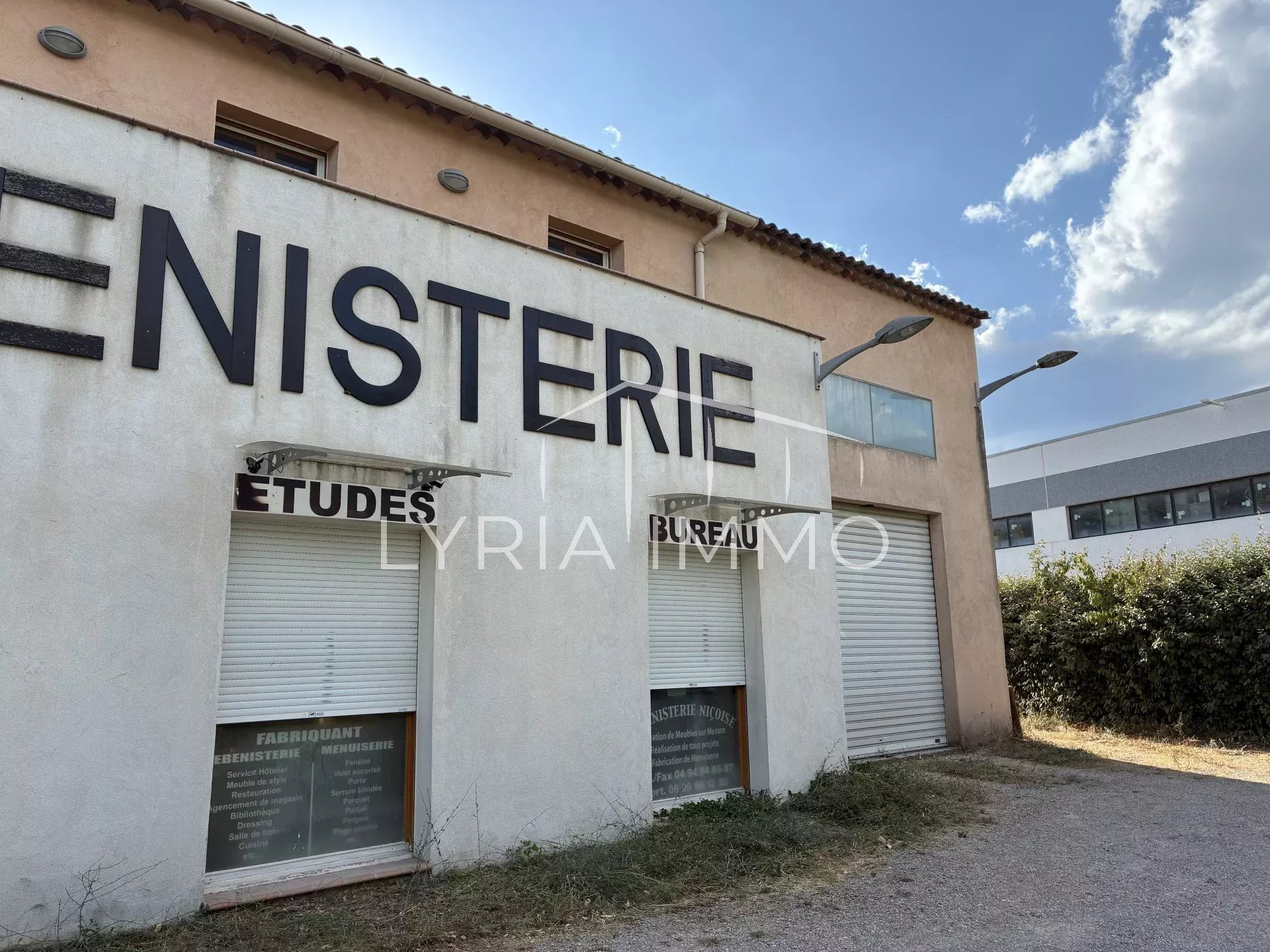 Local commercial à vendre à Tourrettes, 350 m², 5 pièces – photo 1 sur 3