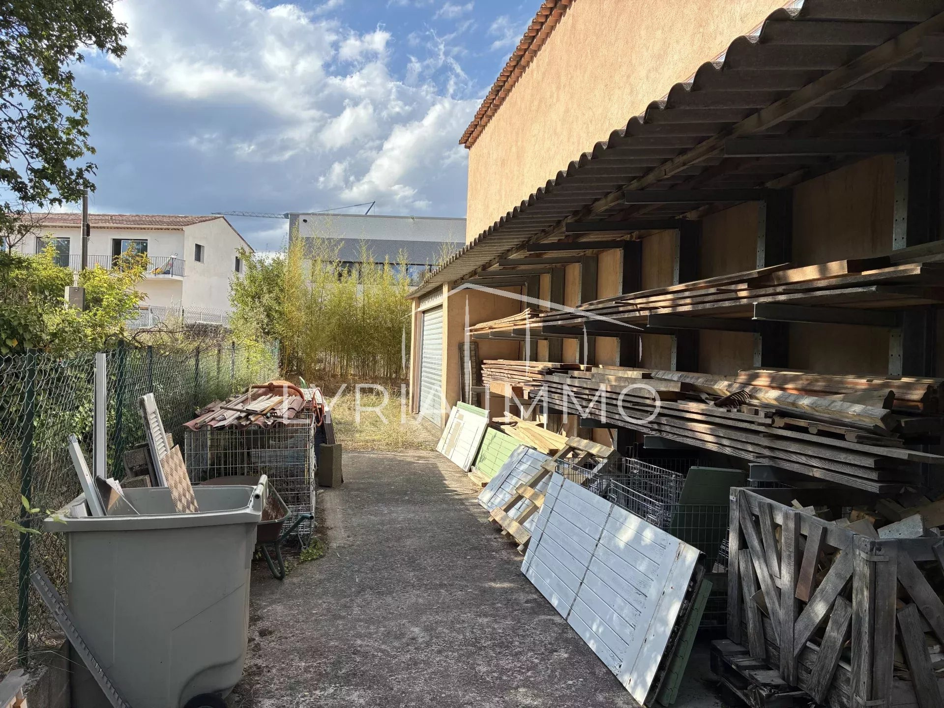 Local commercial à vendre à Tourrettes, 350 m², 5 pièces – photo 3 sur 3