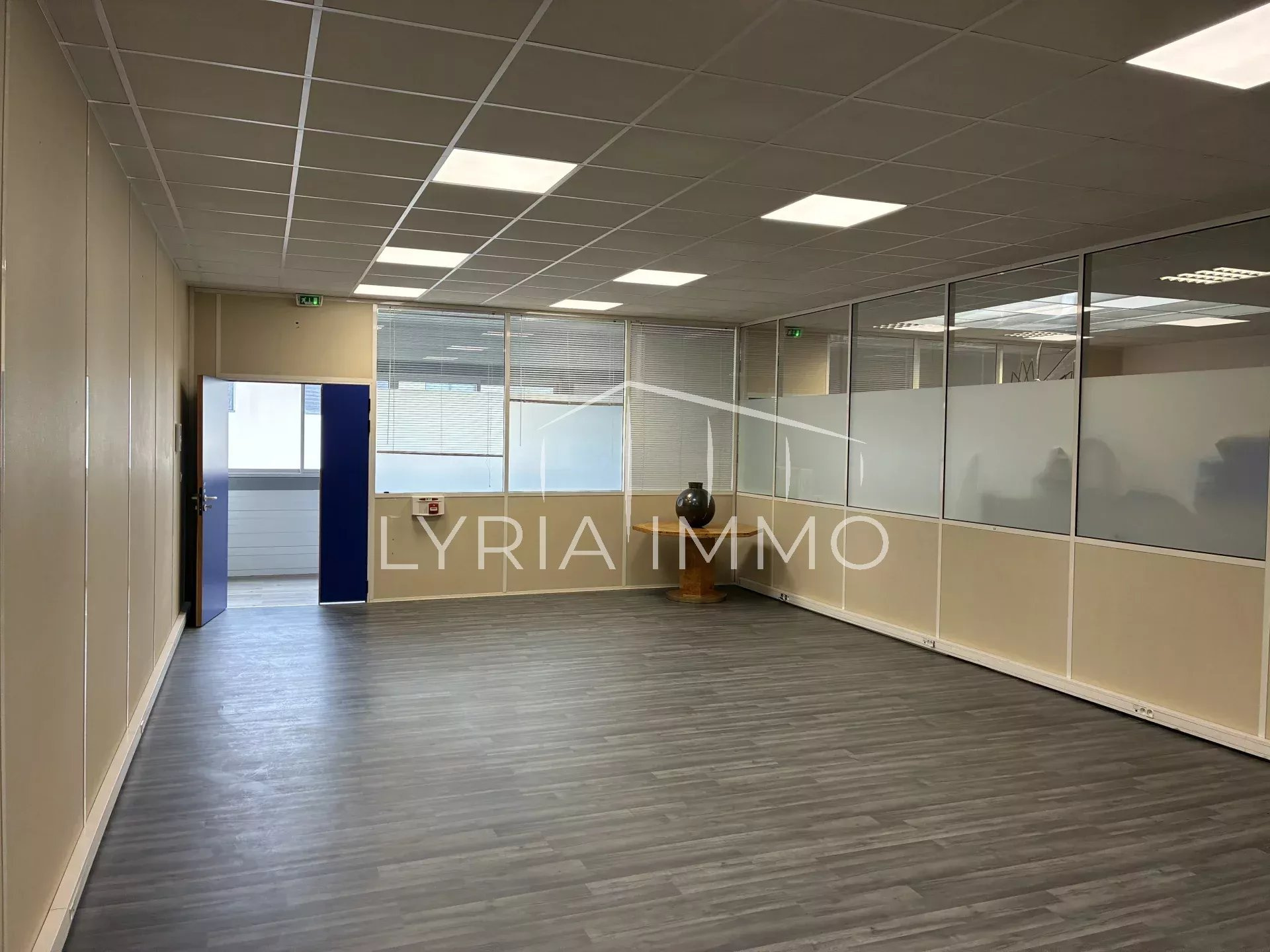 Bureau à louer à Frejus, 70 m², 1 pièce – photo 2 sur 2