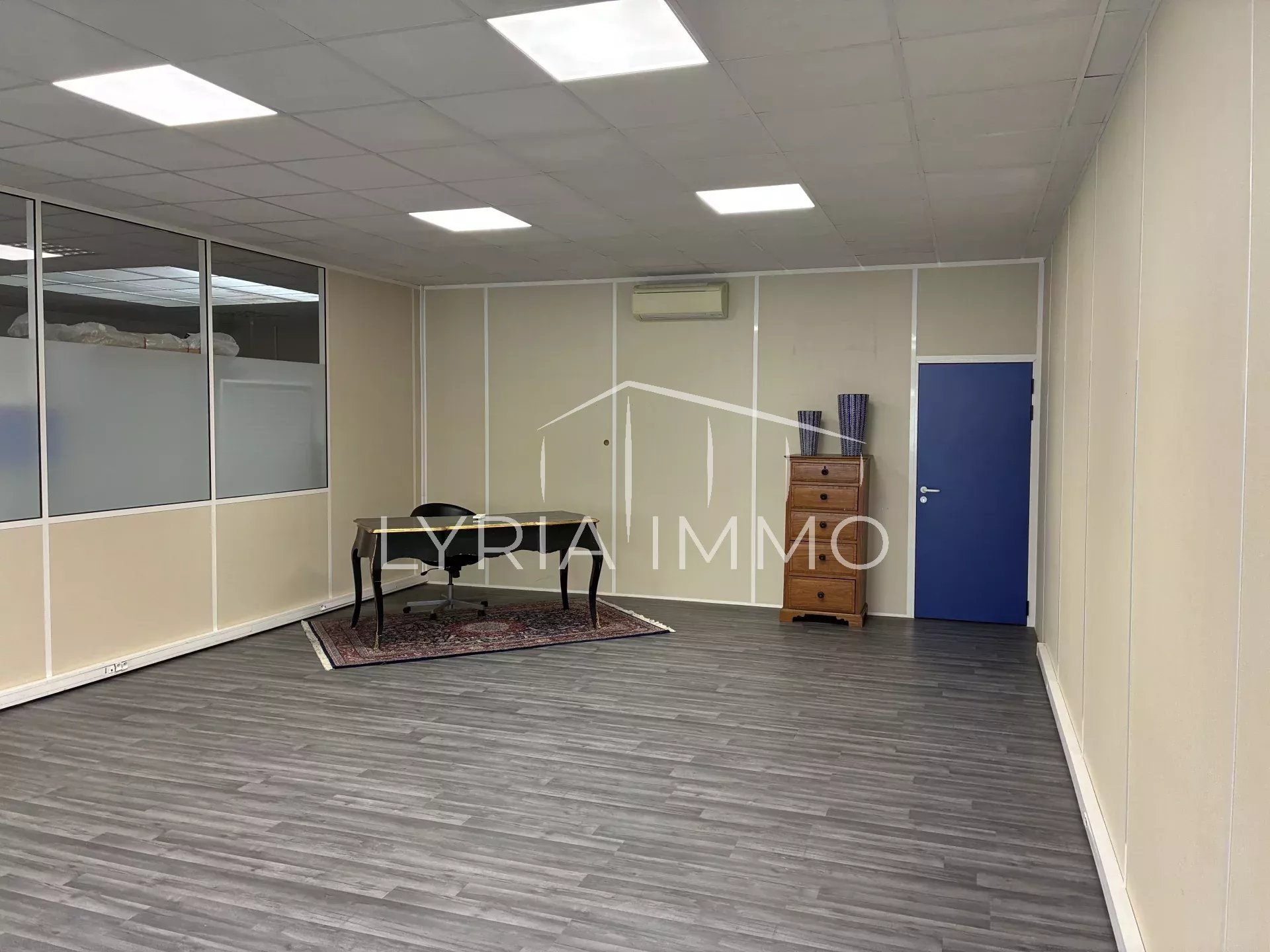 Bureau à louer à Frejus, 70 m², 1 pièce – photo 1 sur 2
