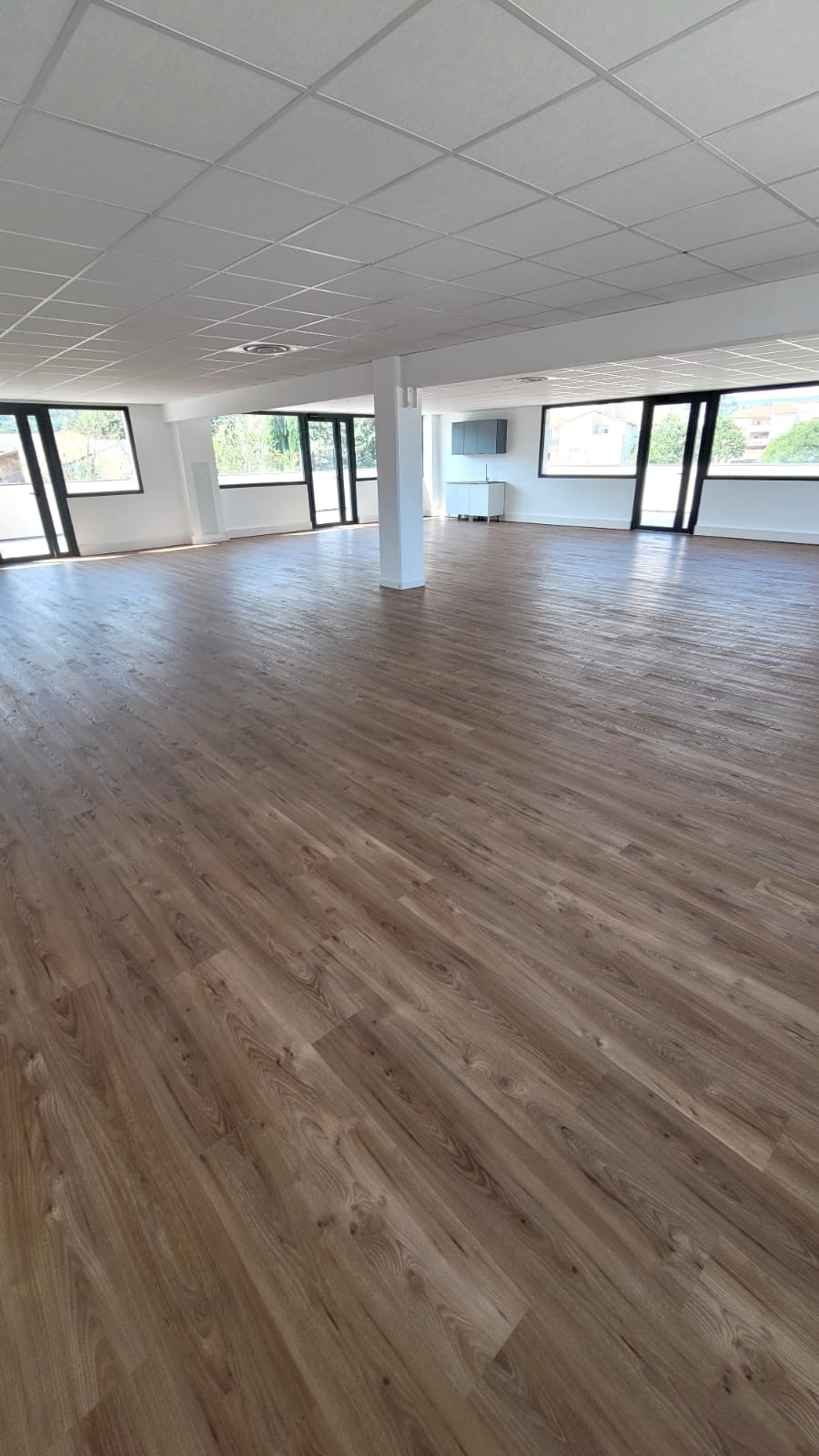 Bureau à louer à Le luc, 62 m² – photo 2 sur 4