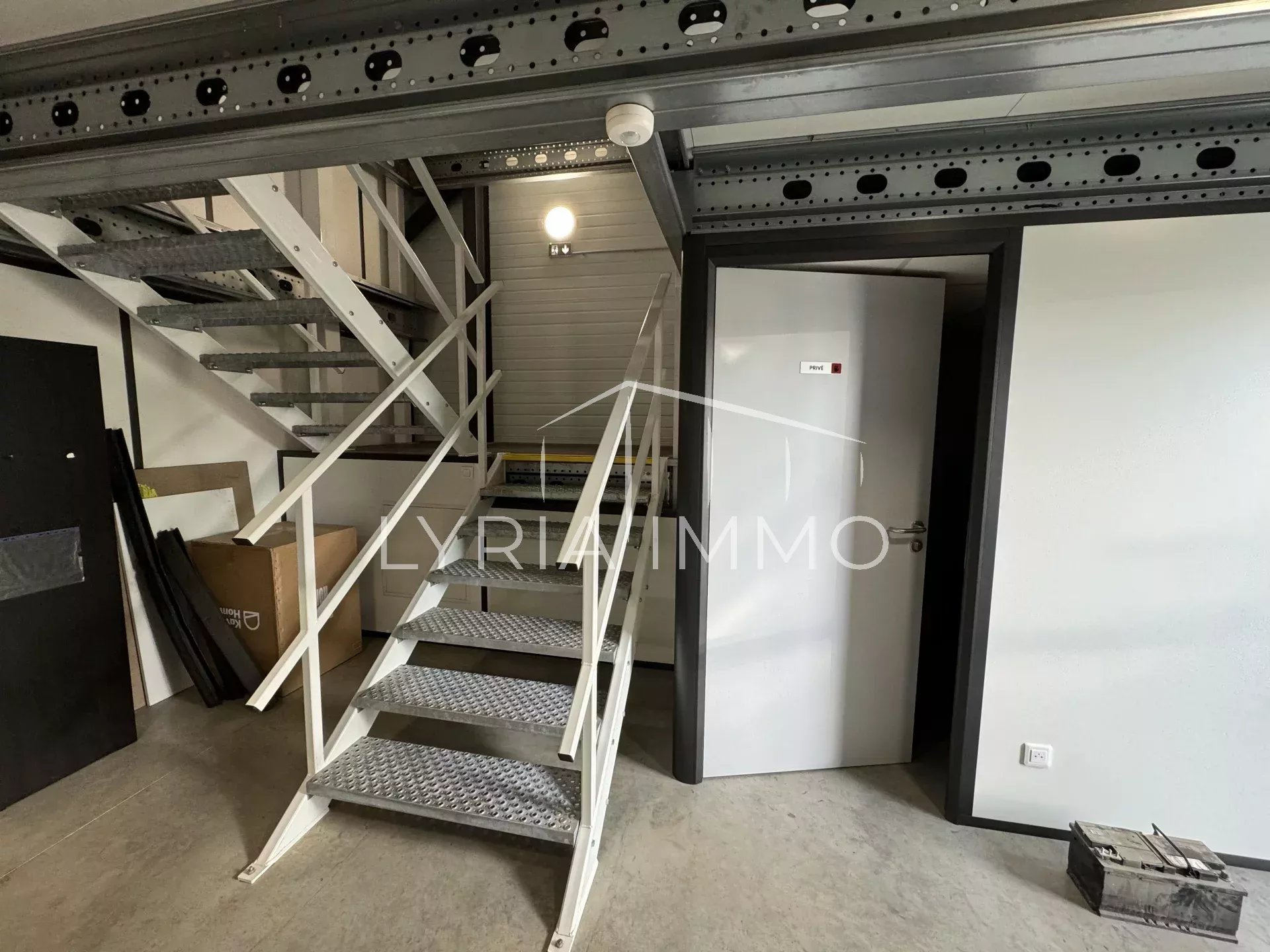 Entrepôt à vendre à Le cannet des maures, 800 m² – photo 3 sur 3