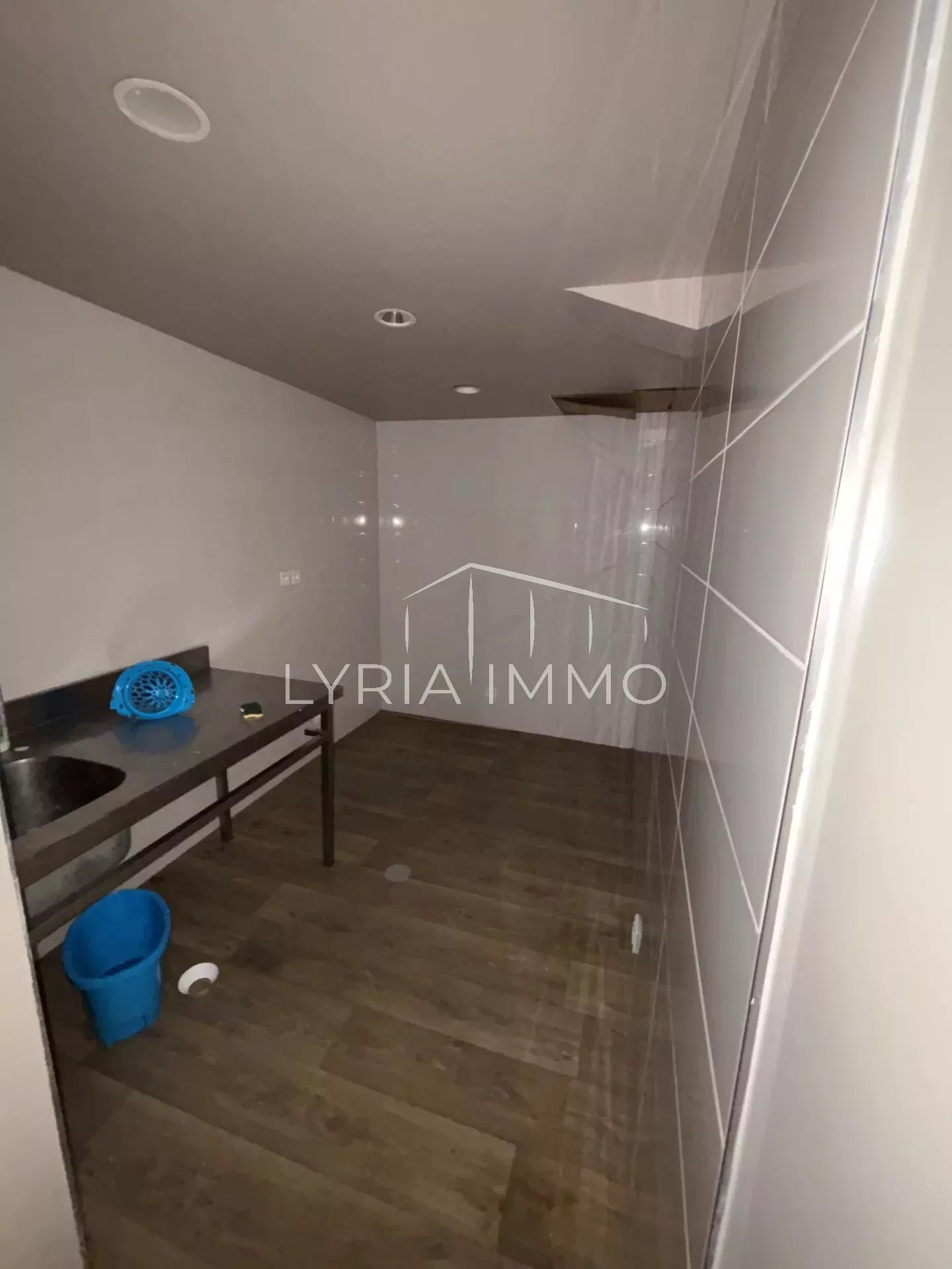 Local commercial à louer à Frejus, 29 m² – photo 3 sur 3
