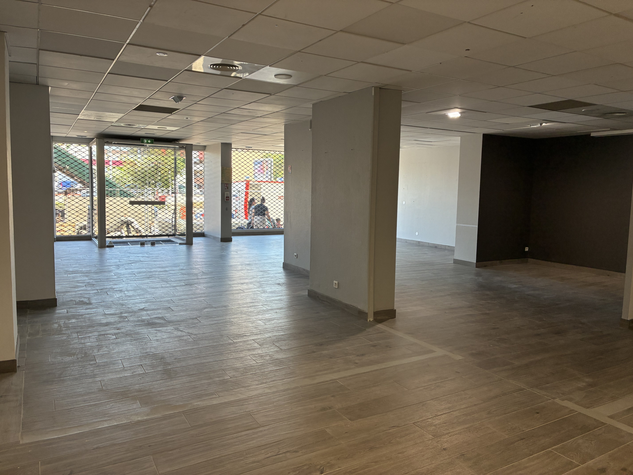 Local commercial à louer à Cannes, 420 m² – photo 1 sur 7
