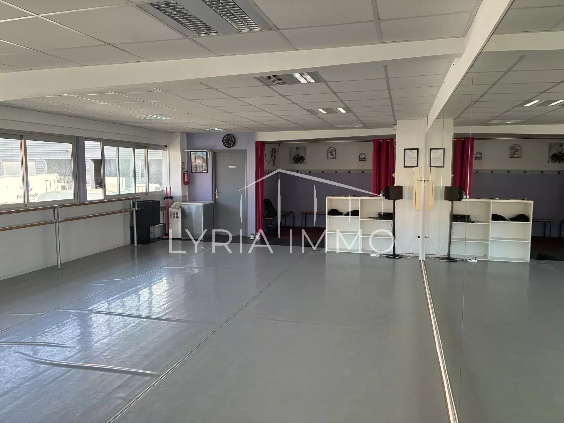 Local commercial à louer à Frejus, 75 m², 1 pièce – photo 1 sur 4
