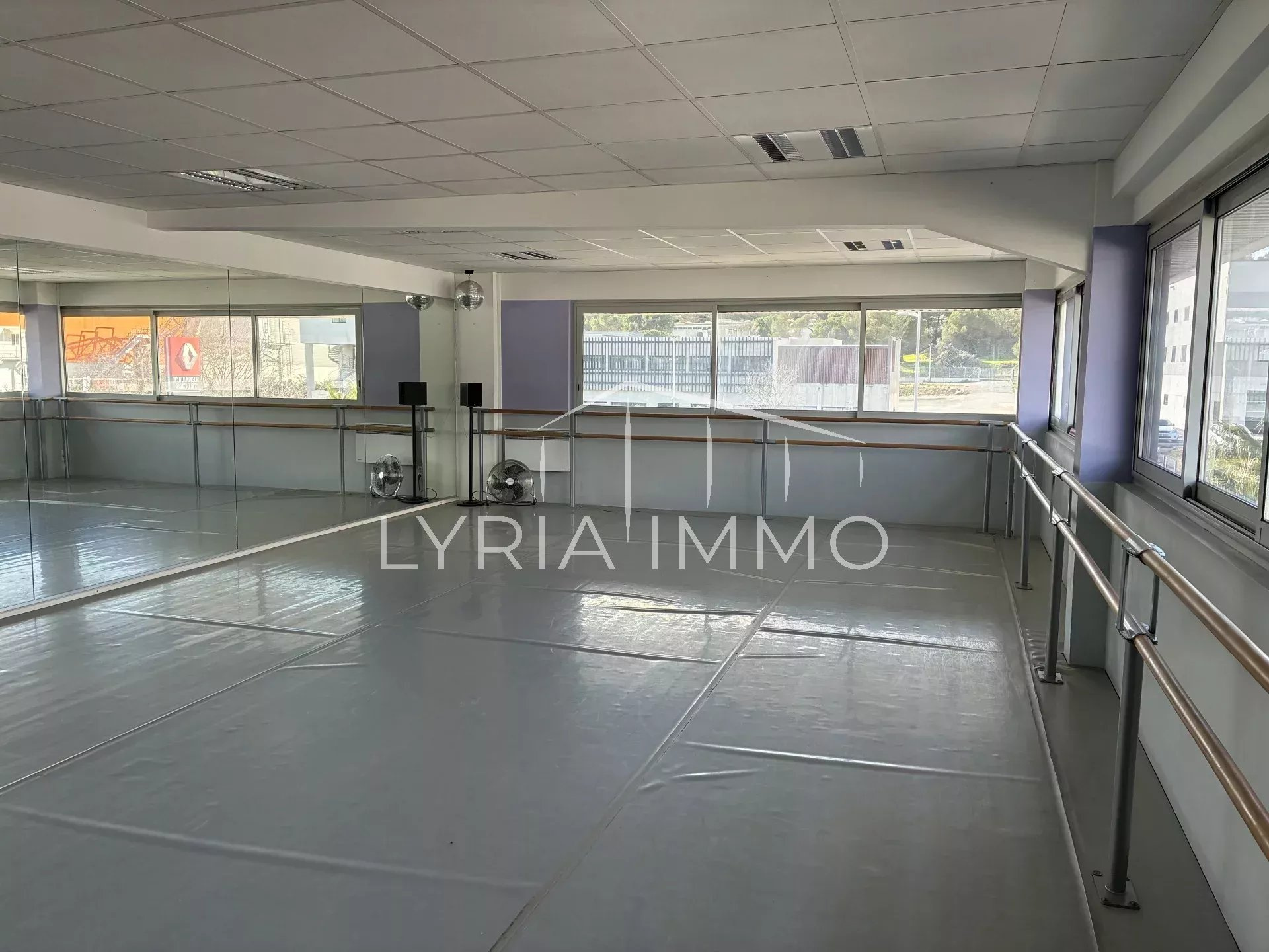 Local commercial à louer à Frejus, 75 m², 1 pièce – photo 2 sur 4
