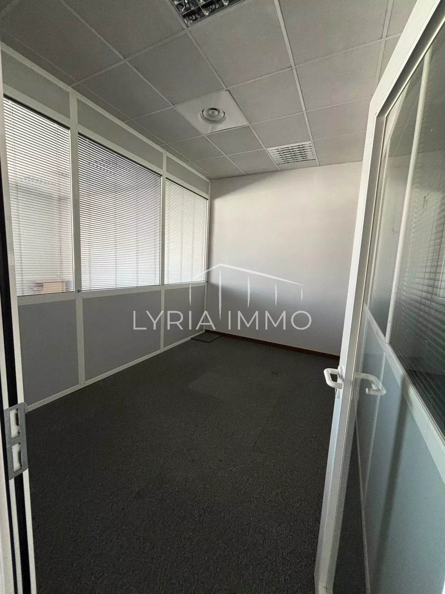Bureau à louer à Puget sur argens, 82 m² – photo 3 sur 4