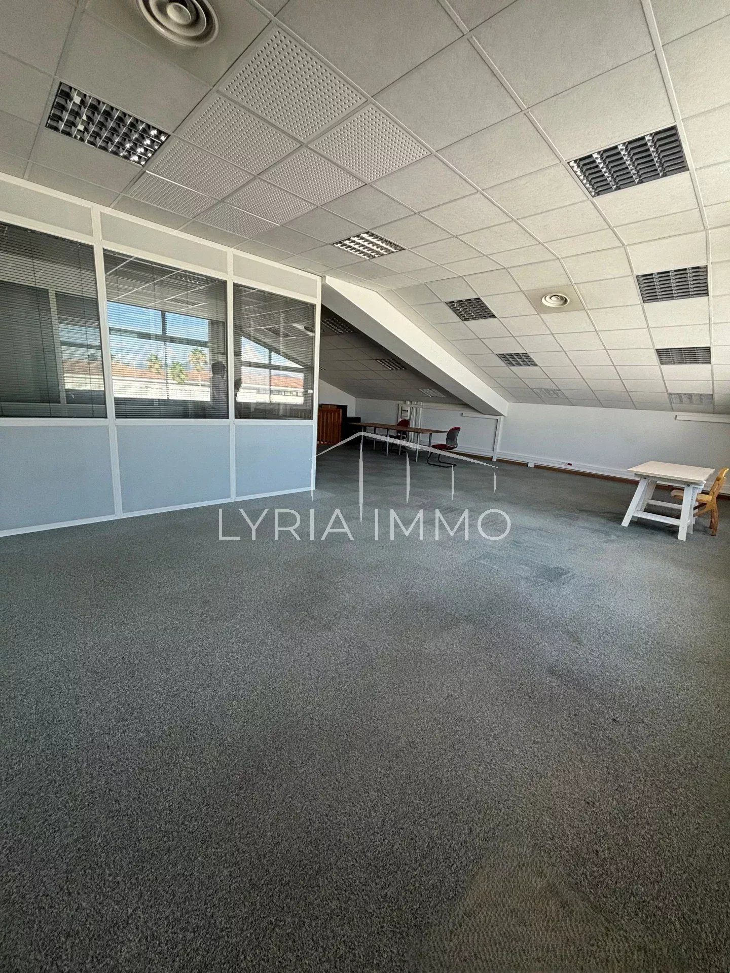 Bureau à louer à Puget sur argens, 82 m² – photo 1 sur 4