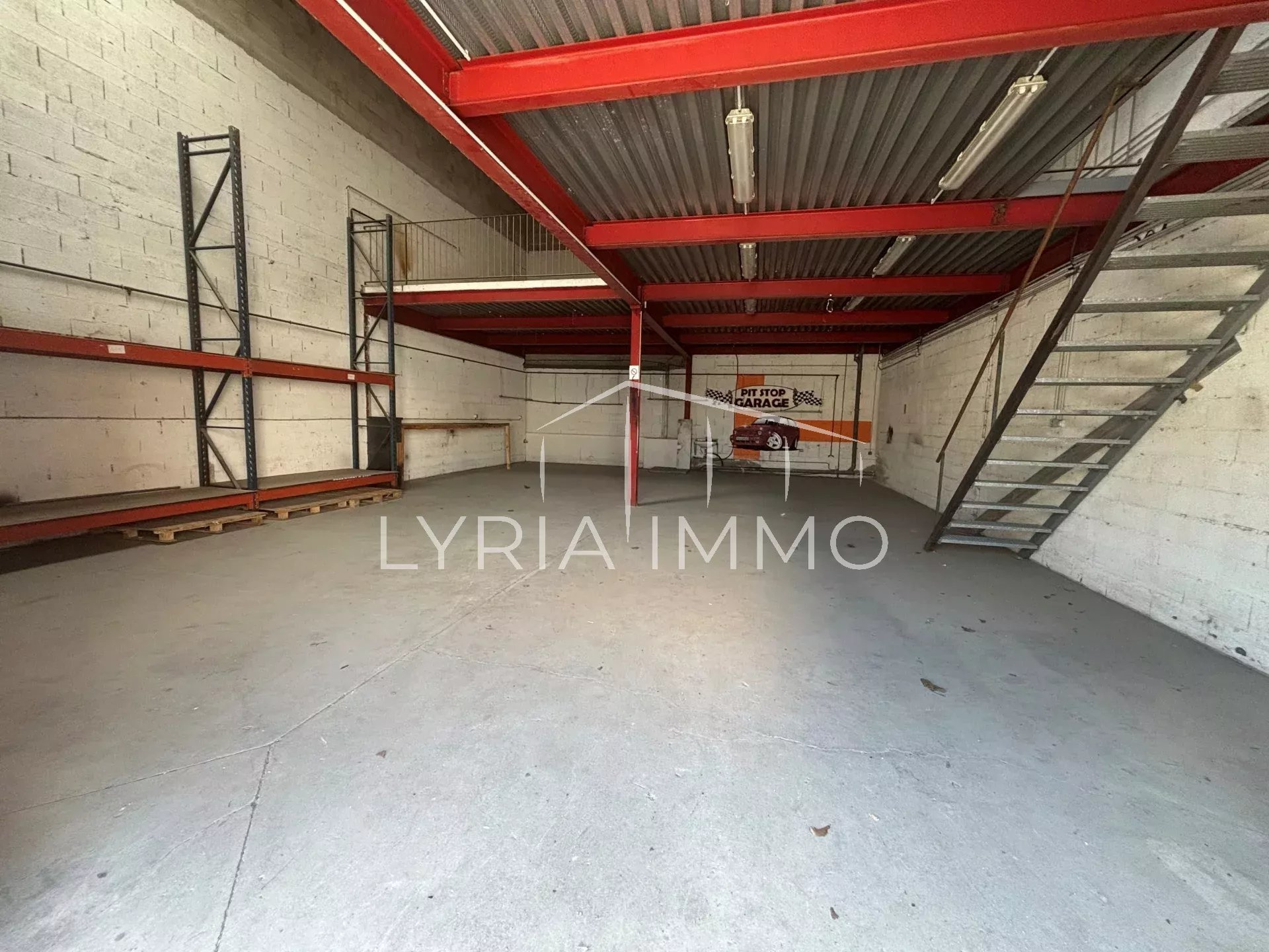 Local d'activité à louer à Roquebrune sur argens, 230 m² – photo 1 sur 4