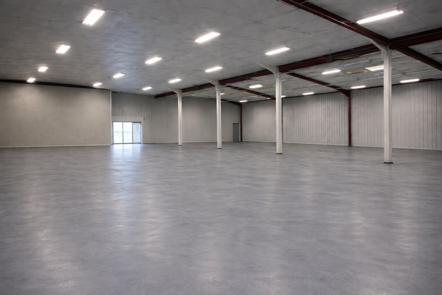 Local commercial à vendre à Frejus, 1 500 m² – photo 1 sur 1