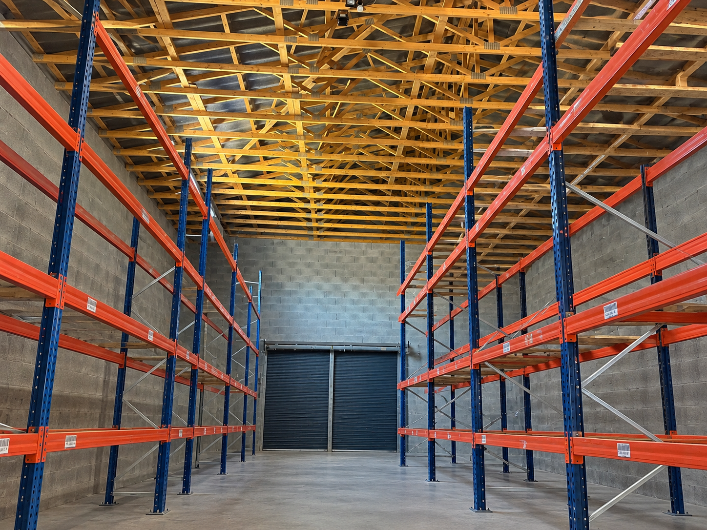 Entrepôt à vendre à Montauroux, 400 m² – photo 2 sur 2