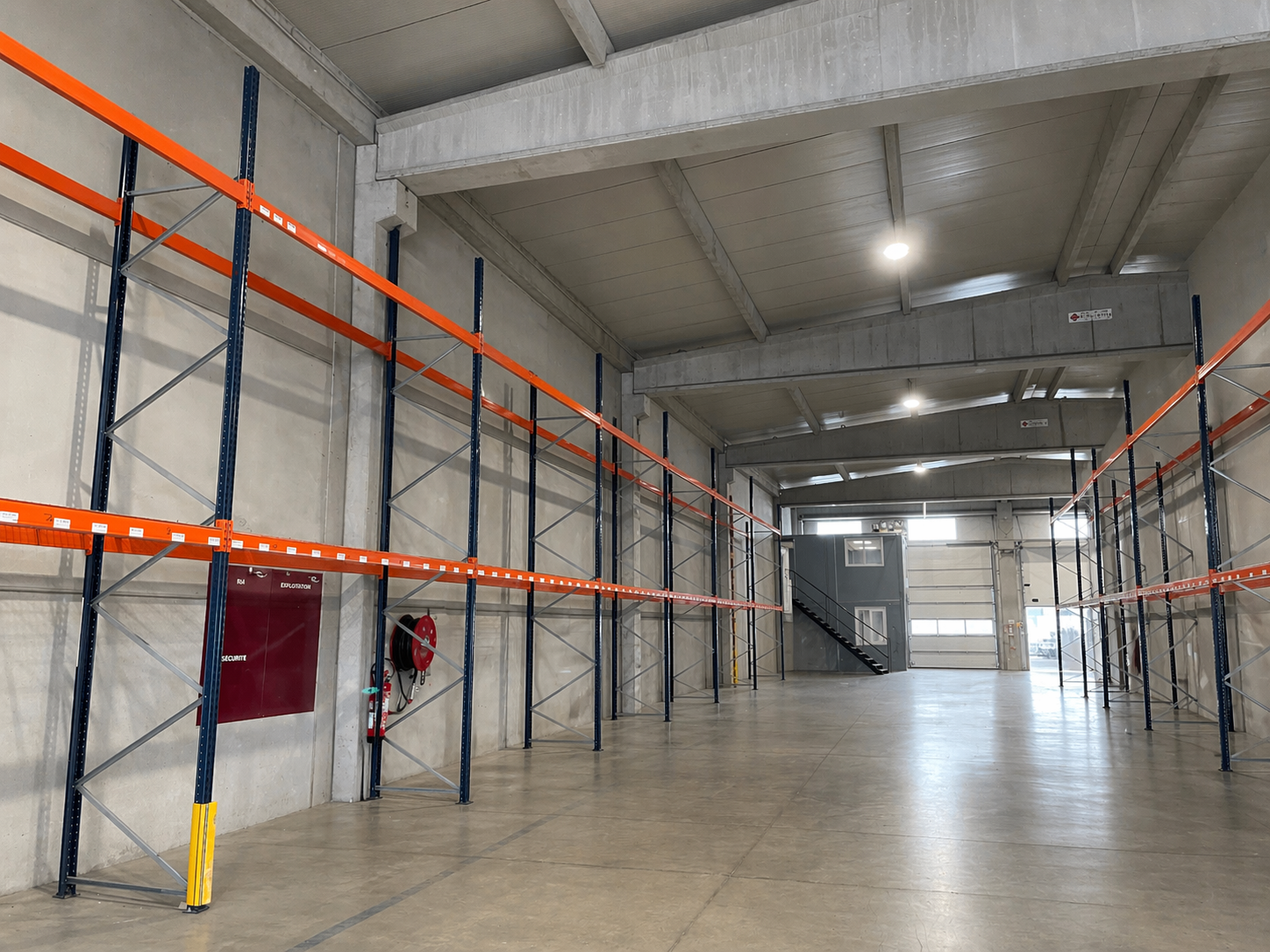 Local d'activité à louer à Puget sur argens, 800 m² – photo 1 sur 7