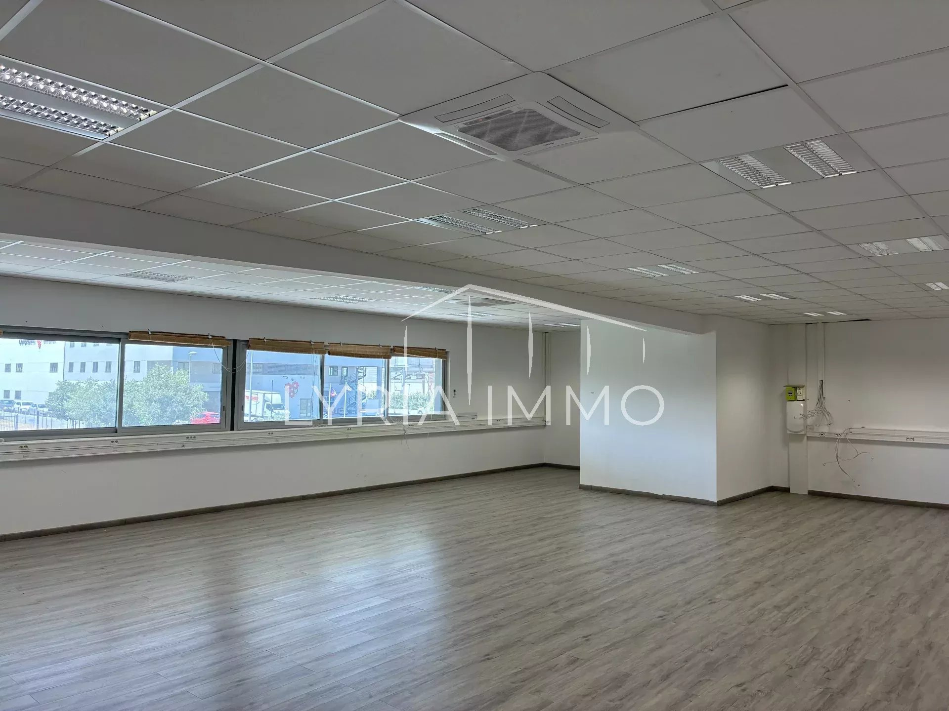 Bureau à louer à Frejus, 110 m², 1 pièce – photo 3 sur 4