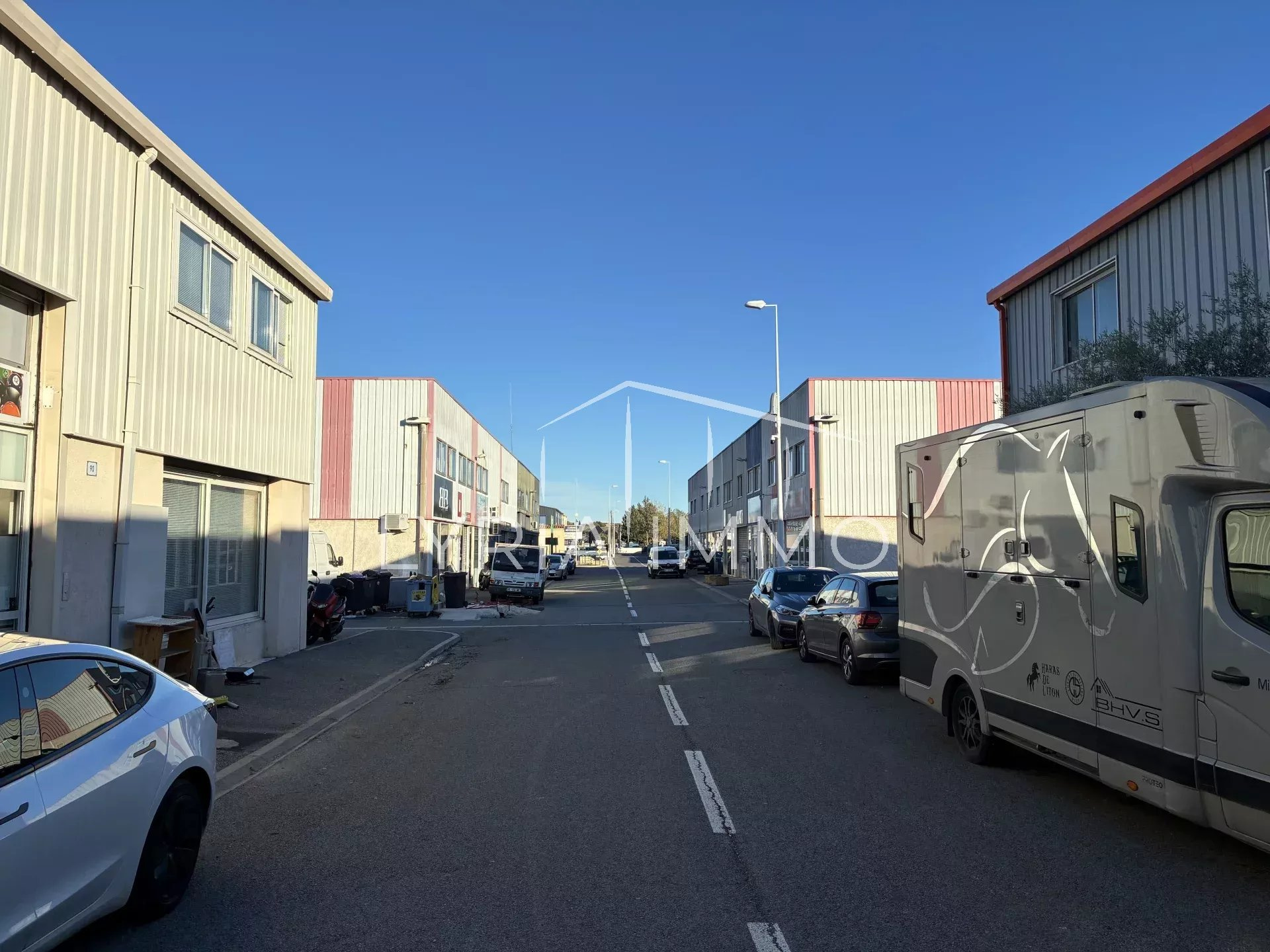 Local commercial à vendre à Frejus, 104 m², 3 pièces – photo 1 sur 4