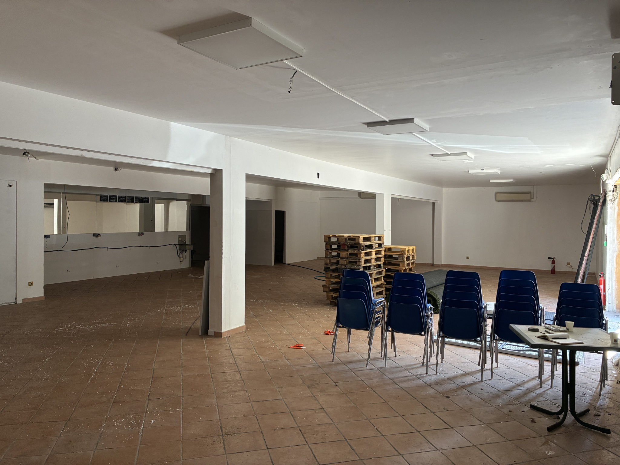 Local commercial à louer à Draguignan, 613 m² – photo 2 sur 6