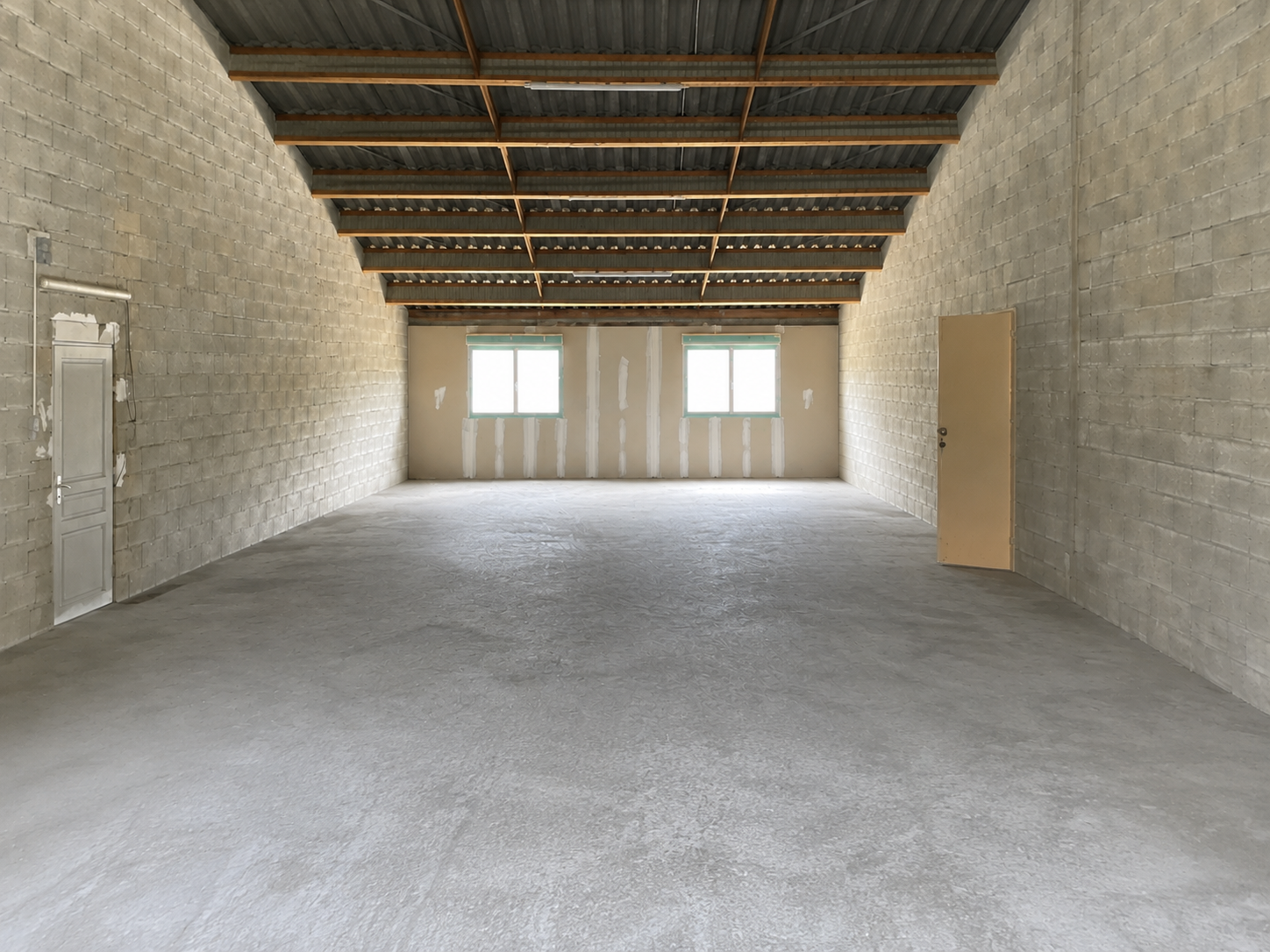 Entrepôt à louer à Roquebrune sur argens, 180 m² – photo 2 sur 5