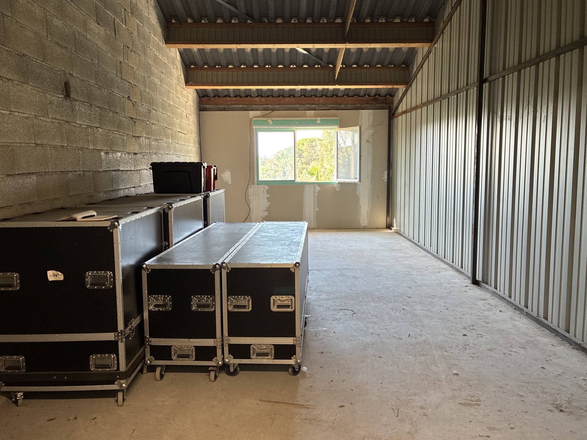 Entrepôt à louer à Roquebrune sur argens, 180 m² – photo 1 sur 5