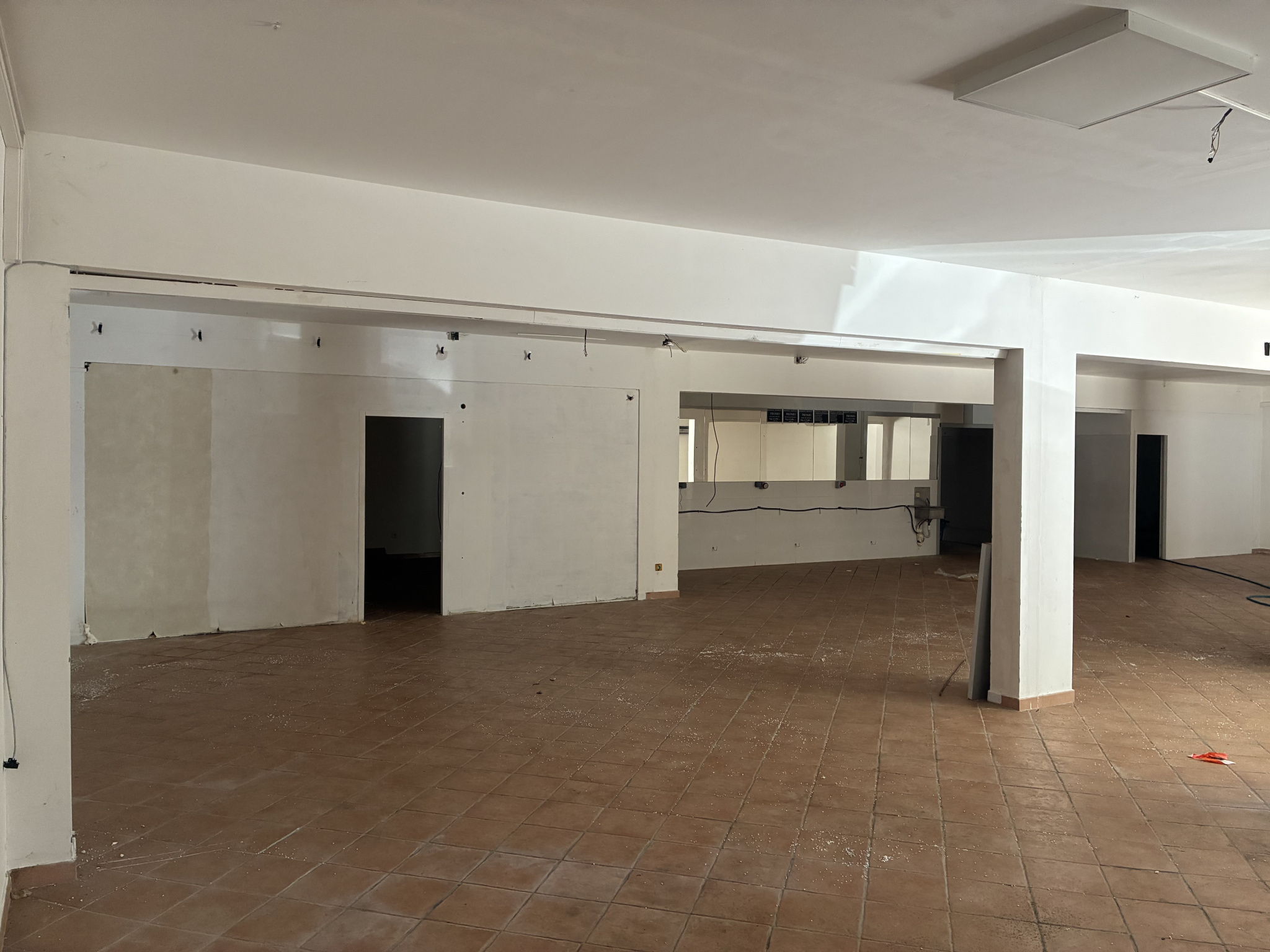 Local commercial à louer à Draguignan, 280 m² – photo 3 sur 4