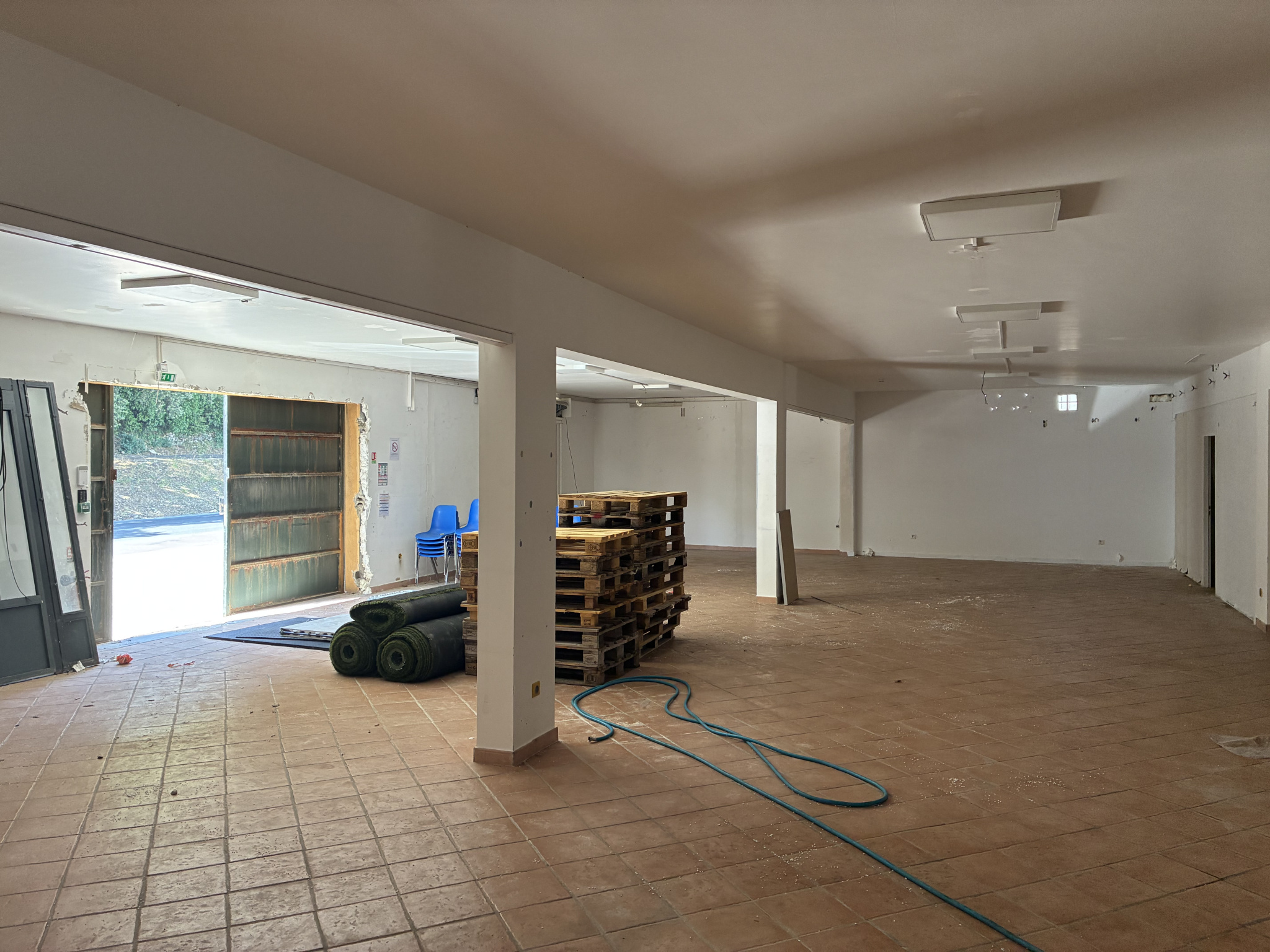 Local commercial à louer à Draguignan, 280 m² – photo 1 sur 4